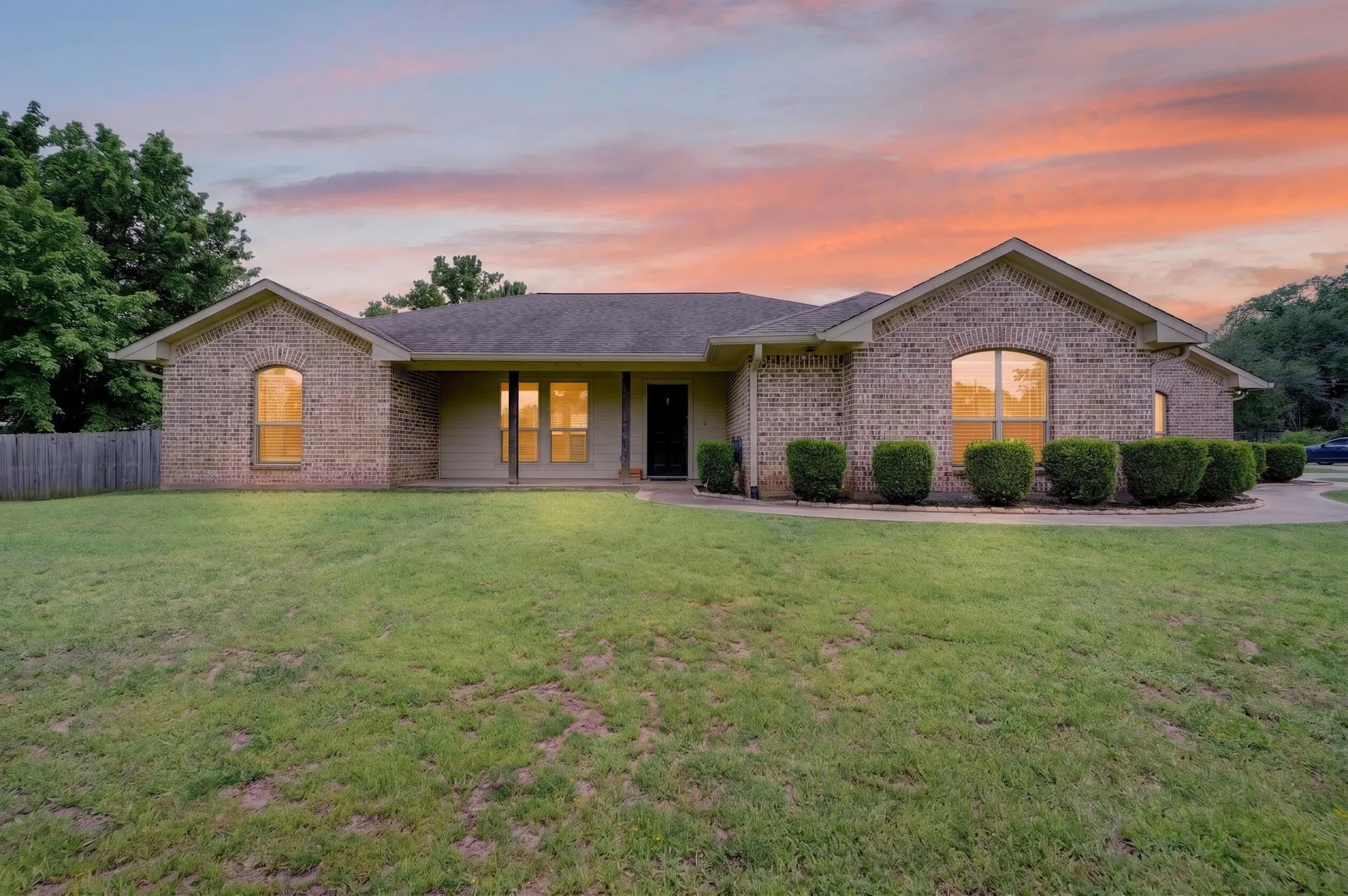 Single Family Residence For Sale in Van Zandt County , 220 Ebony Place, Van, Texas 75790, 3 Bedroom, 2 Bathroom, 2 Garage spaces, 1,562 Sqft, built in 2014, Price $269,900, mls#21301361, Real Estate Agent in Van, Homes For Sale in Van Zandt county, Homes For Sale in Van, Realtor in Van Texas, Real Estate Brokerage Independent Realty Texas, Luminita Cordes Realtor