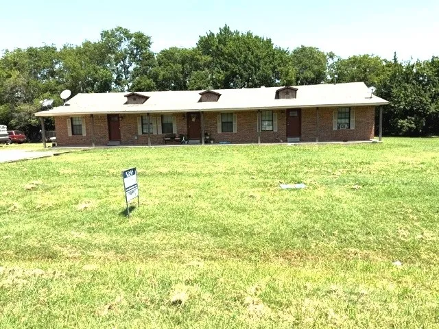 Triplex For Sale in Grayson County , 803 W Bells Boulevard, Bells, Texas 75414, 6 Bedrooms, 3 Bathrooms, Garage spaces, 0 Sqft, built in 1955, Price $389,500, mls#21298171, Real Estate Agent in Bells, Homes For Sale in Grayson county, Homes For Sale in Bells, Realtor in Bells Texas, Real Estate Brokerage Independent Realty Texas, Luminita Cordes Realtor