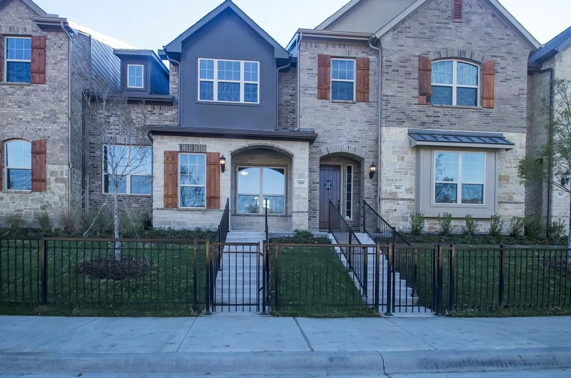 Townhouse For Rent in Dallas County , 939 Whitehall Drive, Richardson, Texas 75081, 3 Bedrooms, 3 Bathrooms, 2 Garage spaces, 1,887 Sqft, built in 2016, Price $2,600, mls#21301389, Real Estate Agent in Richardson, Homes For Rent in Dallas county, Homes For Rent in Richardson, Realtor in Richardson Texas, Real Estate Brokerage Independent Realty Texas, Luminita Cordes Realtor