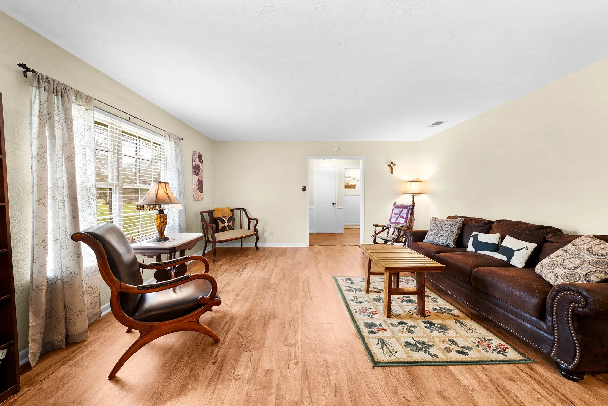 Single Family Residence For Sale in Hunt County , 2826 Birchwood Lane, Commerce, Texas 75428, 3 Bedroom, 3 Bathroom, 3 Garage spaces, 2,806 Sqft, built in 1967, mls#21300272, Real Estate Agent in Commerce, Homes For Sale in Hunt county, Homes For Sale in Commerce, Realtor in Commerce Texas, Real Estate Brokerage Independent Realty Texas, Luminita Cordes Realtor