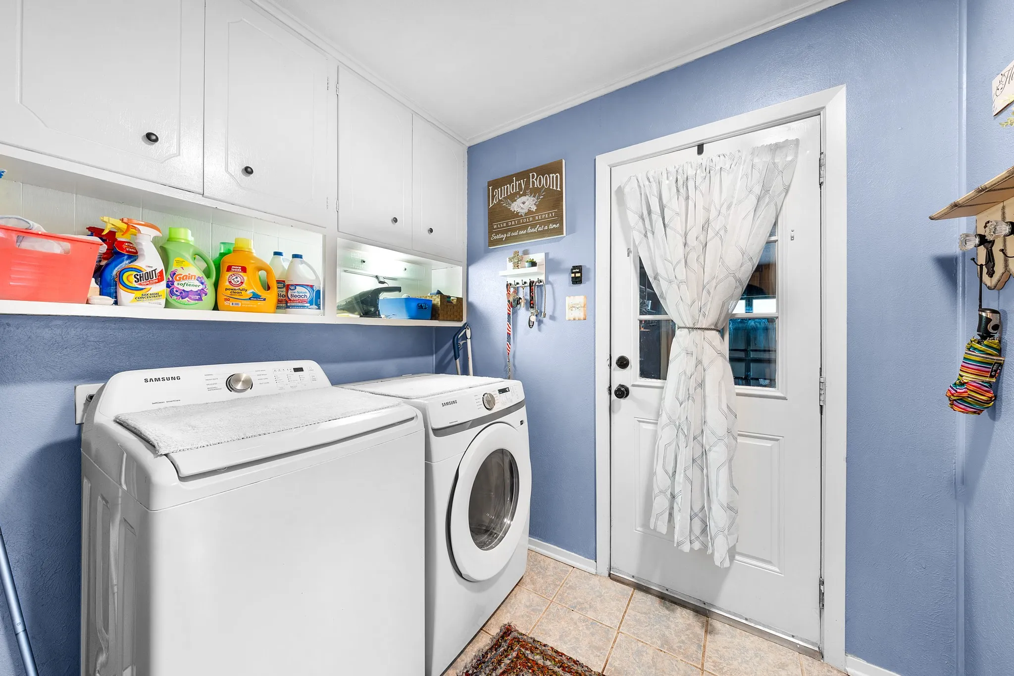 Single Family Residence For Sale in Hunt County , 2826 Birchwood Lane, Commerce, Texas 75428, 3 Bedroom, 3 Bathroom, 3 Garage spaces, 2,806 Sqft, built in 1967, mls#21300272, Real Estate Agent in Commerce, Homes For Sale in Hunt county, Homes For Sale in Commerce, Realtor in Commerce Texas, Real Estate Brokerage Independent Realty Texas, Luminita Cordes Realtor