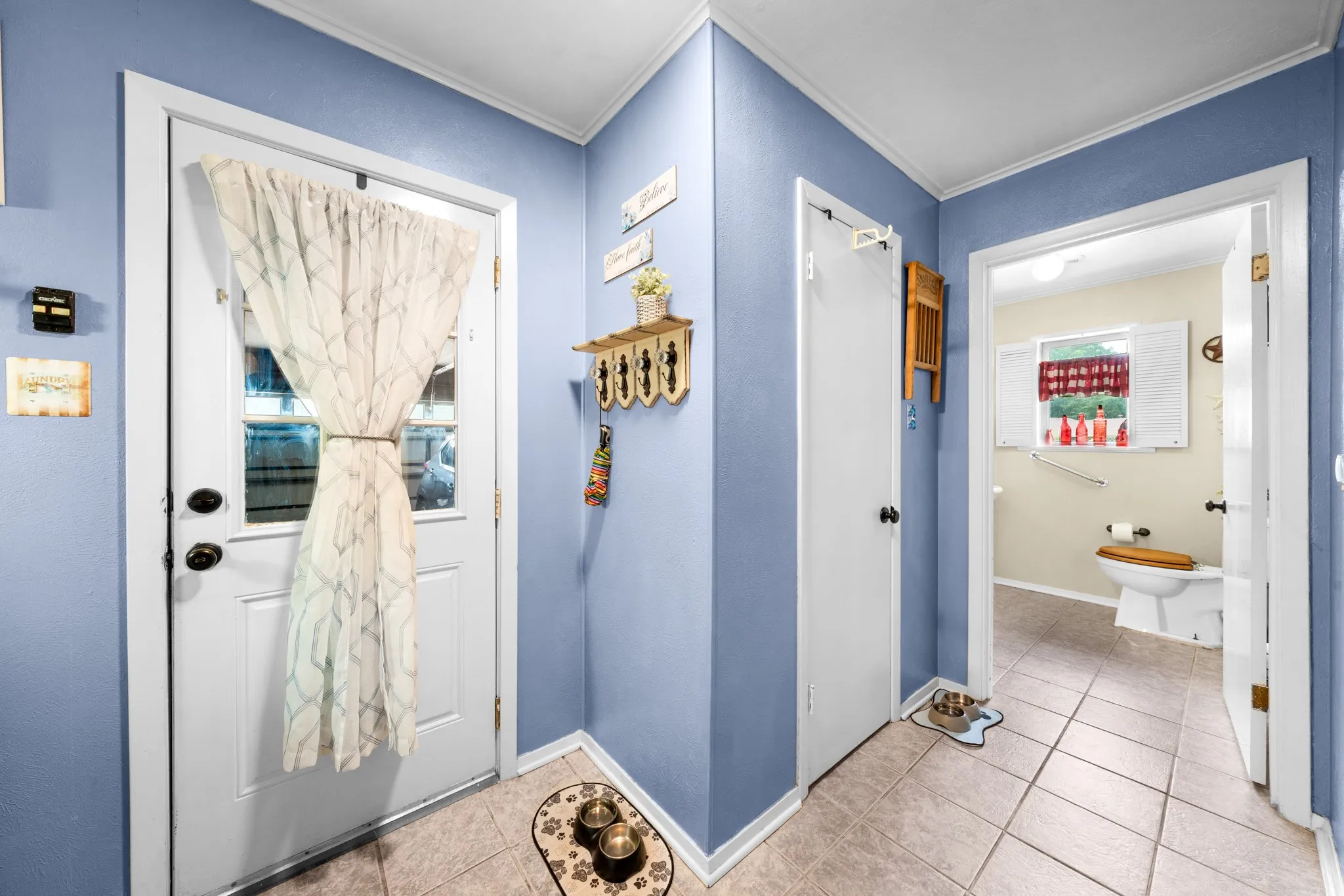 Single Family Residence For Sale in Hunt County , 2826 Birchwood Lane, Commerce, Texas 75428, 3 Bedroom, 3 Bathroom, 3 Garage spaces, 2,806 Sqft, built in 1967, mls#21300272, Real Estate Agent in Commerce, Homes For Sale in Hunt county, Homes For Sale in Commerce, Realtor in Commerce Texas, Real Estate Brokerage Independent Realty Texas, Luminita Cordes Realtor