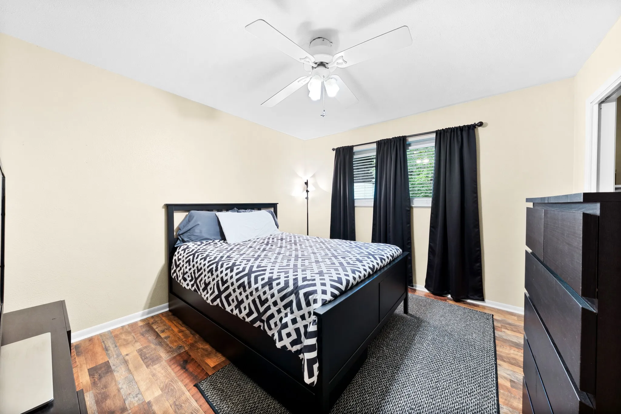 Single Family Residence For Sale in Hunt County , 2826 Birchwood Lane, Commerce, Texas 75428, 3 Bedroom, 3 Bathroom, 3 Garage spaces, 2,806 Sqft, built in 1967, mls#21300272, Real Estate Agent in Commerce, Homes For Sale in Hunt county, Homes For Sale in Commerce, Realtor in Commerce Texas, Real Estate Brokerage Independent Realty Texas, Luminita Cordes Realtor