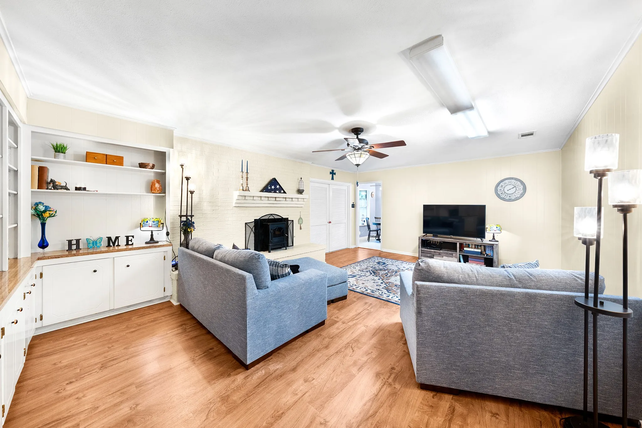 Single Family Residence For Sale in Hunt County , 2826 Birchwood Lane, Commerce, Texas 75428, 3 Bedroom, 3 Bathroom, 3 Garage spaces, 2,806 Sqft, built in 1967, mls#21300272, Real Estate Agent in Commerce, Homes For Sale in Hunt county, Homes For Sale in Commerce, Realtor in Commerce Texas, Real Estate Brokerage Independent Realty Texas, Luminita Cordes Realtor