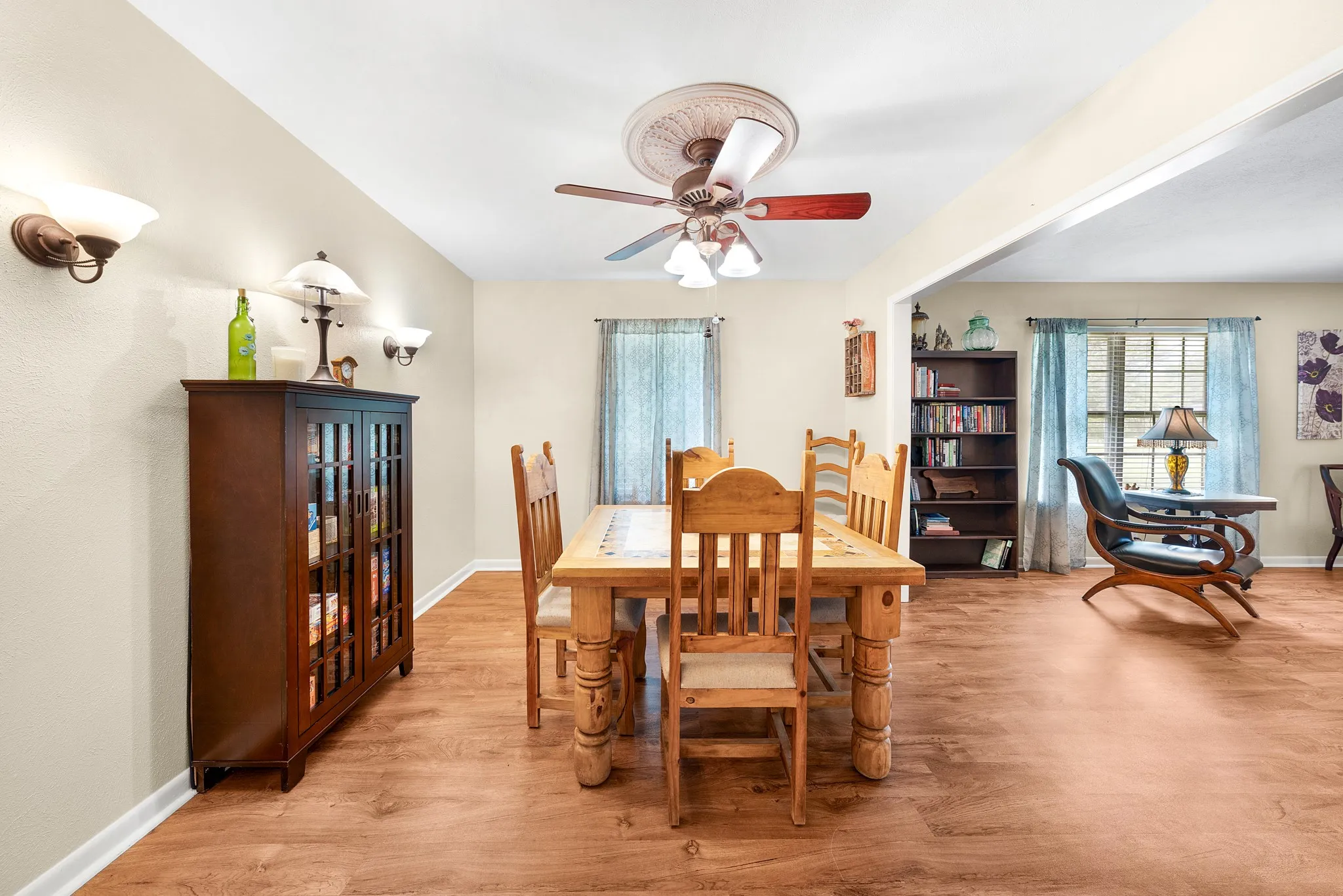 Single Family Residence For Sale in Hunt County , 2826 Birchwood Lane, Commerce, Texas 75428, 3 Bedroom, 3 Bathroom, 3 Garage spaces, 2,806 Sqft, built in 1967, mls#21300272, Real Estate Agent in Commerce, Homes For Sale in Hunt county, Homes For Sale in Commerce, Realtor in Commerce Texas, Real Estate Brokerage Independent Realty Texas, Luminita Cordes Realtor