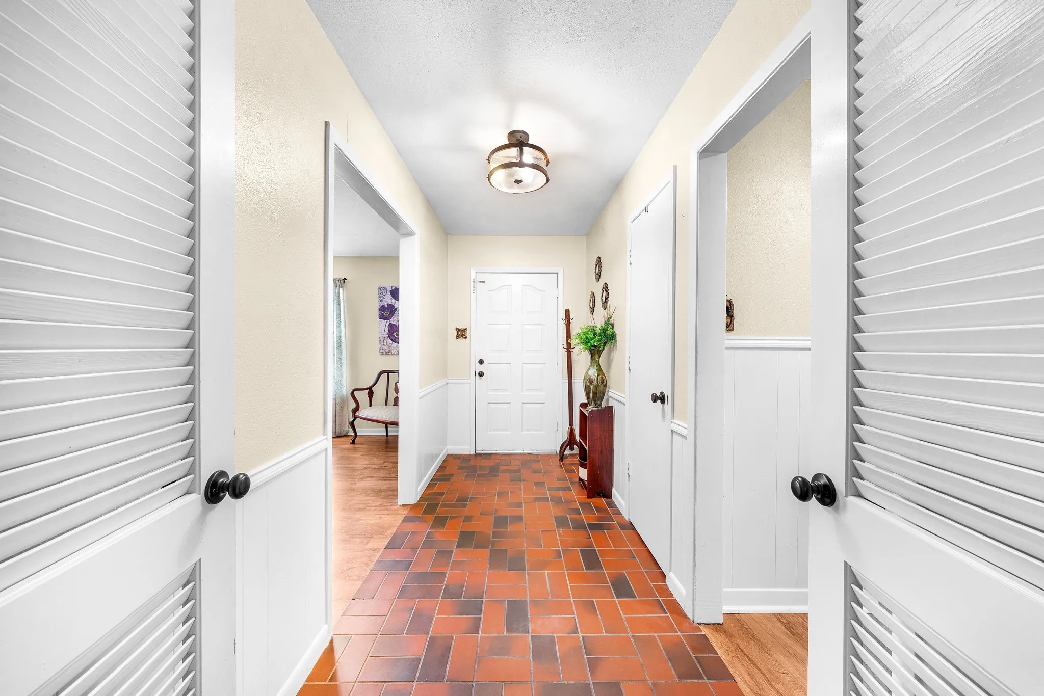 Single Family Residence For Sale in Hunt County , 2826 Birchwood Lane, Commerce, Texas 75428, 3 Bedroom, 3 Bathroom, 3 Garage spaces, 2,806 Sqft, built in 1967, mls#21300272, Real Estate Agent in Commerce, Homes For Sale in Hunt county, Homes For Sale in Commerce, Realtor in Commerce Texas, Real Estate Brokerage Independent Realty Texas, Luminita Cordes Realtor