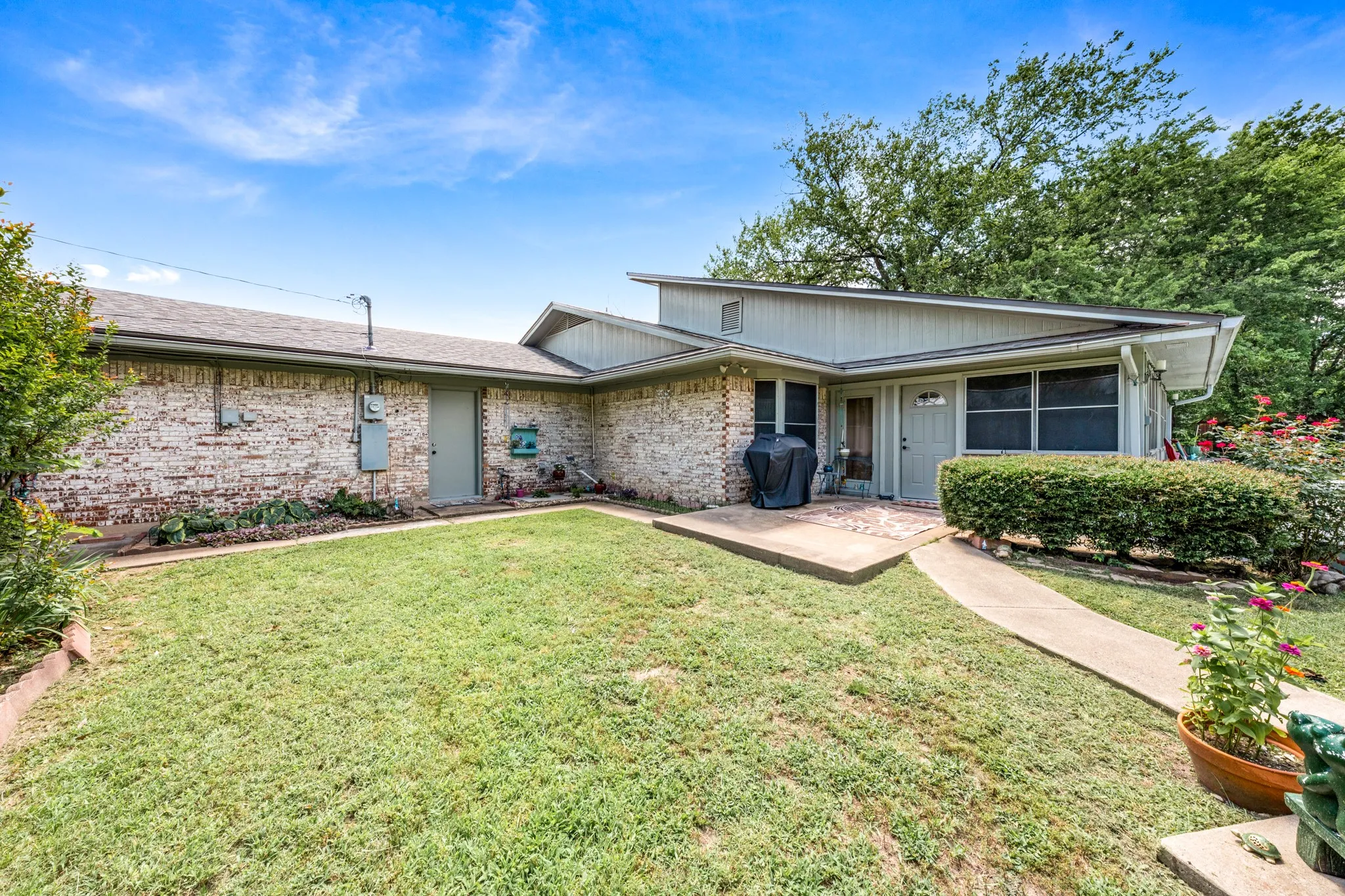Single Family Residence For Sale in Hunt County , 2826 Birchwood Lane, Commerce, Texas 75428, 3 Bedroom, 3 Bathroom, 3 Garage spaces, 2,806 Sqft, built in 1967, mls#21300272, Real Estate Agent in Commerce, Homes For Sale in Hunt county, Homes For Sale in Commerce, Realtor in Commerce Texas, Real Estate Brokerage Independent Realty Texas, Luminita Cordes Realtor