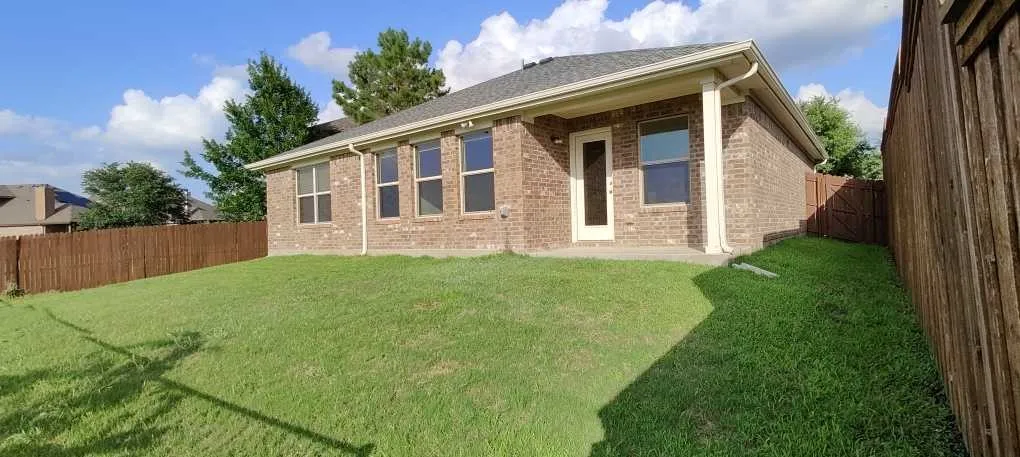 Single Family Residence For Sale in Denton County , 2832 Cresent Lake Drive, Little Elm, Texas 75068, 3 Bedrooms, 2 Bathrooms, 2 Garage spaces, 1,543 Sqft, built in 2012, Price $428,000, mls#21301395, Real Estate Agent in Little Elm, Homes For Sale in Denton county, Homes For Sale in Little Elm, Realtor in Little Elm Texas, Real Estate Brokerage Independent Realty Texas, Luminita Cordes Realtor
