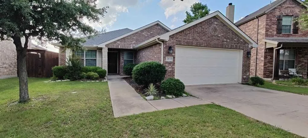 Single Family Residence For Sale in Denton County , 2832 Cresent Lake Drive, Little Elm, Texas 75068, 3 Bedrooms, 2 Bathrooms, 2 Garage spaces, 1,543 Sqft, built in 2012, Price $428,000, mls#21301395, Real Estate Agent in Little Elm, Homes For Sale in Denton county, Homes For Sale in Little Elm, Realtor in Little Elm Texas, Real Estate Brokerage Independent Realty Texas, Luminita Cordes Realtor
