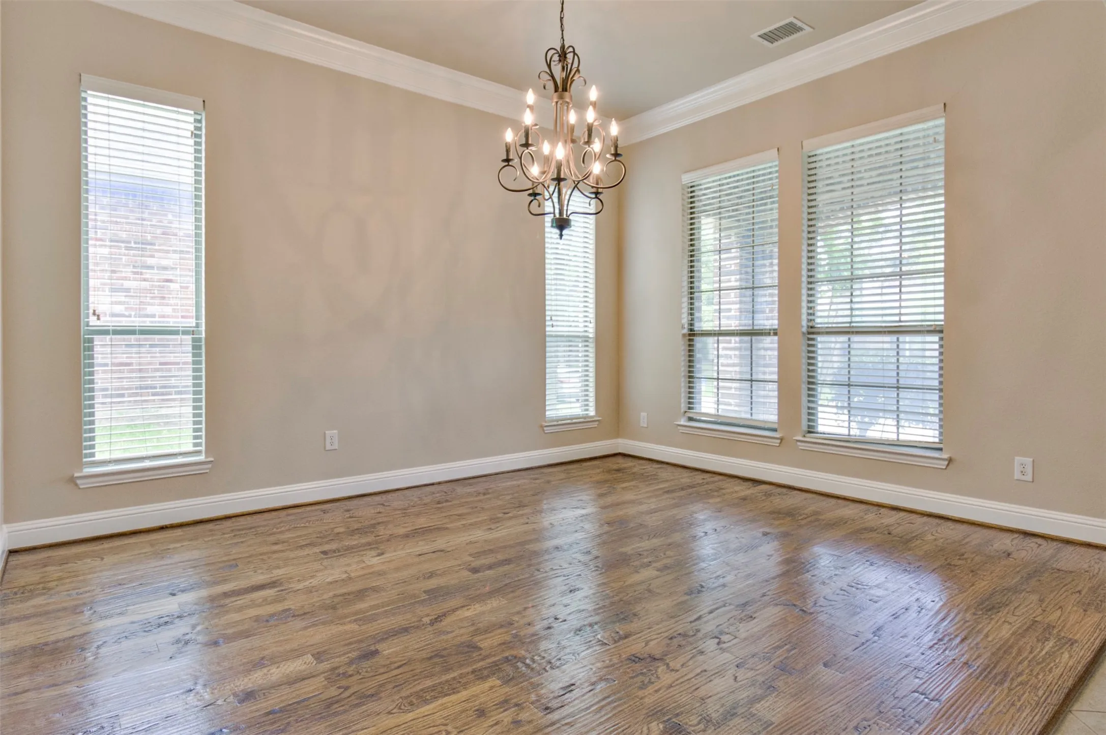 Single Family Residence For Sale in Denton County , 3223 Bainbridge Lane, Frisco, Texas 75034, 4 Bedroom, 3 Bathroom, 2 Garage spaces, 3,270 Sqft, built in 2007, mls#21300160, Real Estate Agent in Frisco, Homes For Sale in Denton county, Homes For Sale in Frisco, Realtor in Frisco Texas, Real Estate Brokerage Independent Realty Texas, Luminita Cordes Realtor