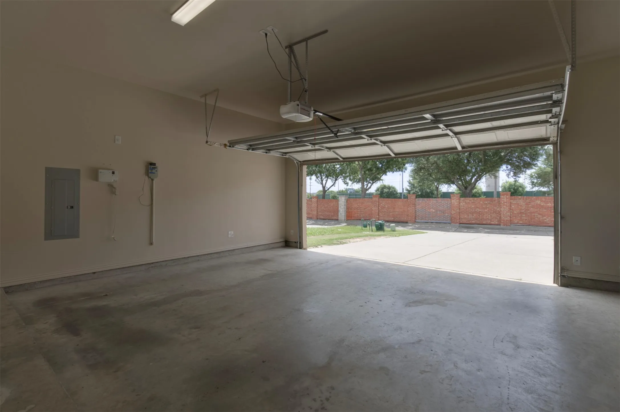 Single Family Residence For Sale in Denton County , 3223 Bainbridge Lane, Frisco, Texas 75034, 4 Bedroom, 3 Bathroom, 2 Garage spaces, 3,270 Sqft, built in 2007, mls#21300160, Real Estate Agent in Frisco, Homes For Sale in Denton county, Homes For Sale in Frisco, Realtor in Frisco Texas, Real Estate Brokerage Independent Realty Texas, Luminita Cordes Realtor