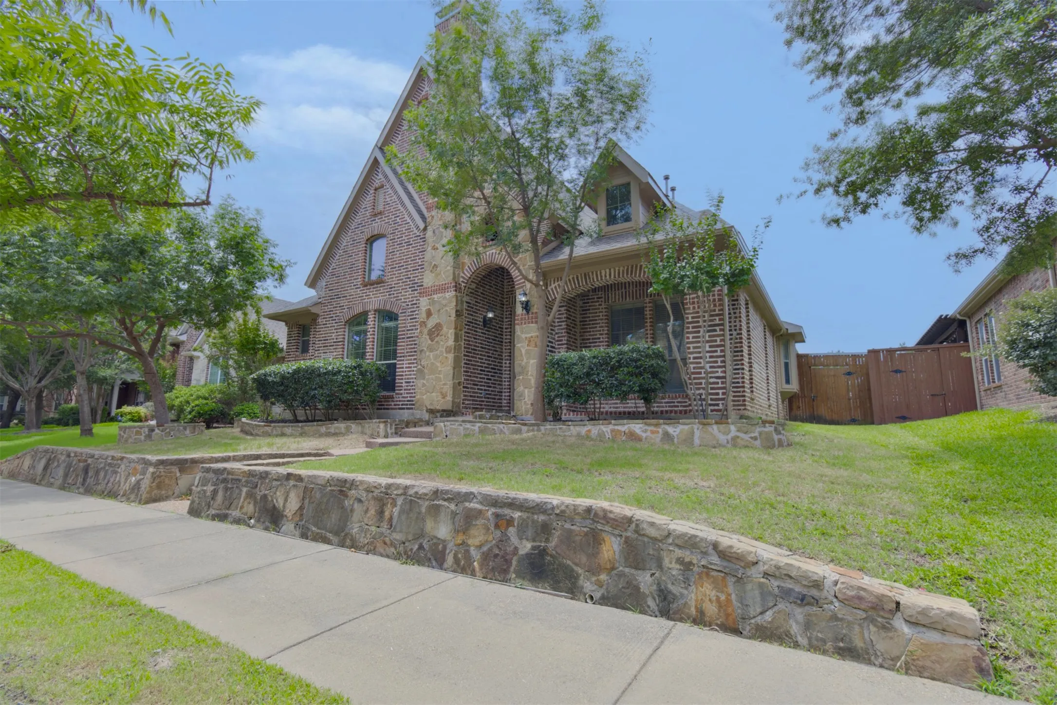 Single Family Residence For Sale in Denton County , 3223 Bainbridge Lane, Frisco, Texas 75034, 4 Bedroom, 3 Bathroom, 2 Garage spaces, 3,270 Sqft, built in 2007, mls#21300160, Real Estate Agent in Frisco, Homes For Sale in Denton county, Homes For Sale in Frisco, Realtor in Frisco Texas, Real Estate Brokerage Independent Realty Texas, Luminita Cordes Realtor