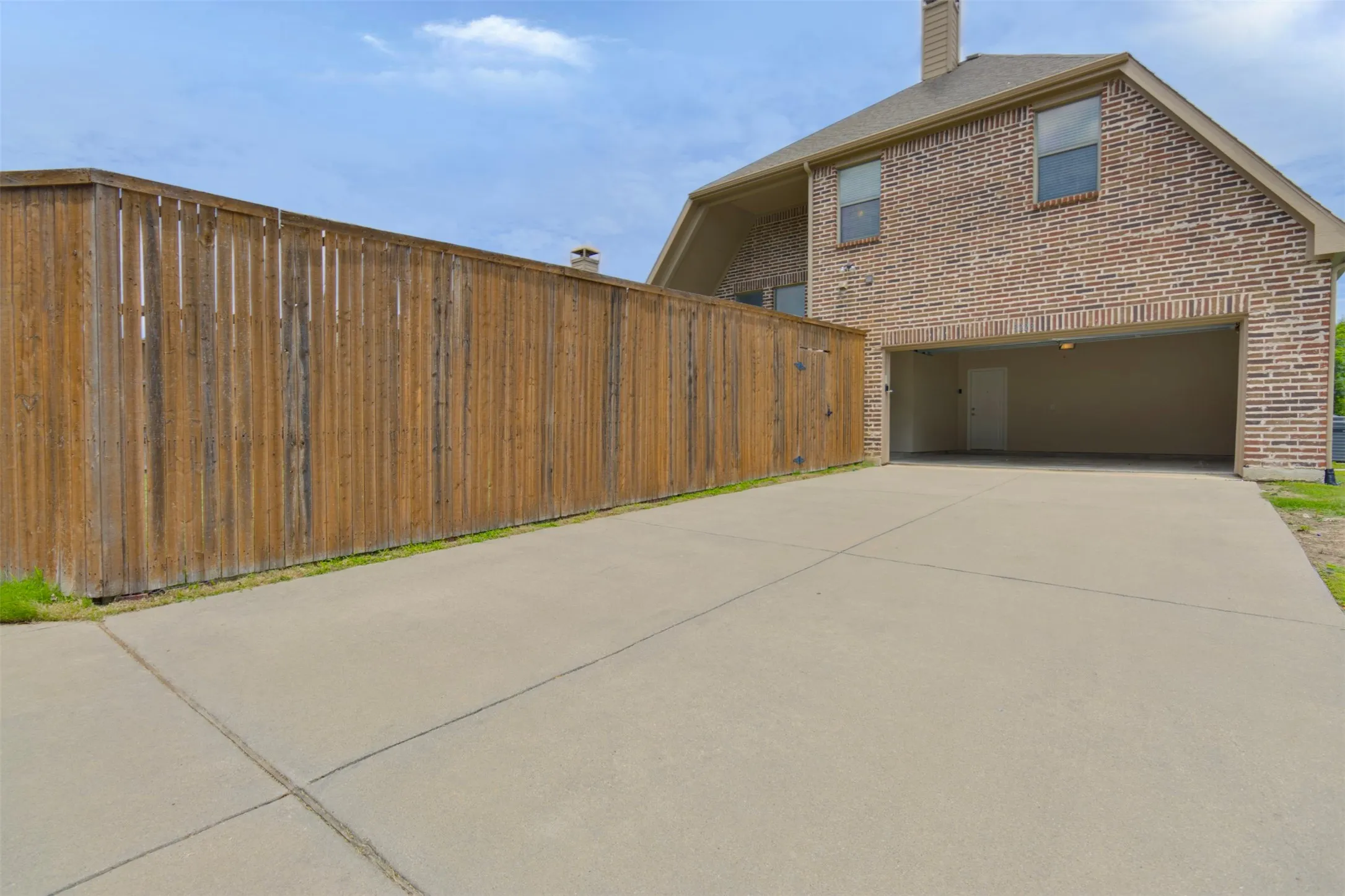 Single Family Residence For Sale in Denton County , 3223 Bainbridge Lane, Frisco, Texas 75034, 4 Bedroom, 3 Bathroom, 2 Garage spaces, 3,270 Sqft, built in 2007, mls#21300160, Real Estate Agent in Frisco, Homes For Sale in Denton county, Homes For Sale in Frisco, Realtor in Frisco Texas, Real Estate Brokerage Independent Realty Texas, Luminita Cordes Realtor