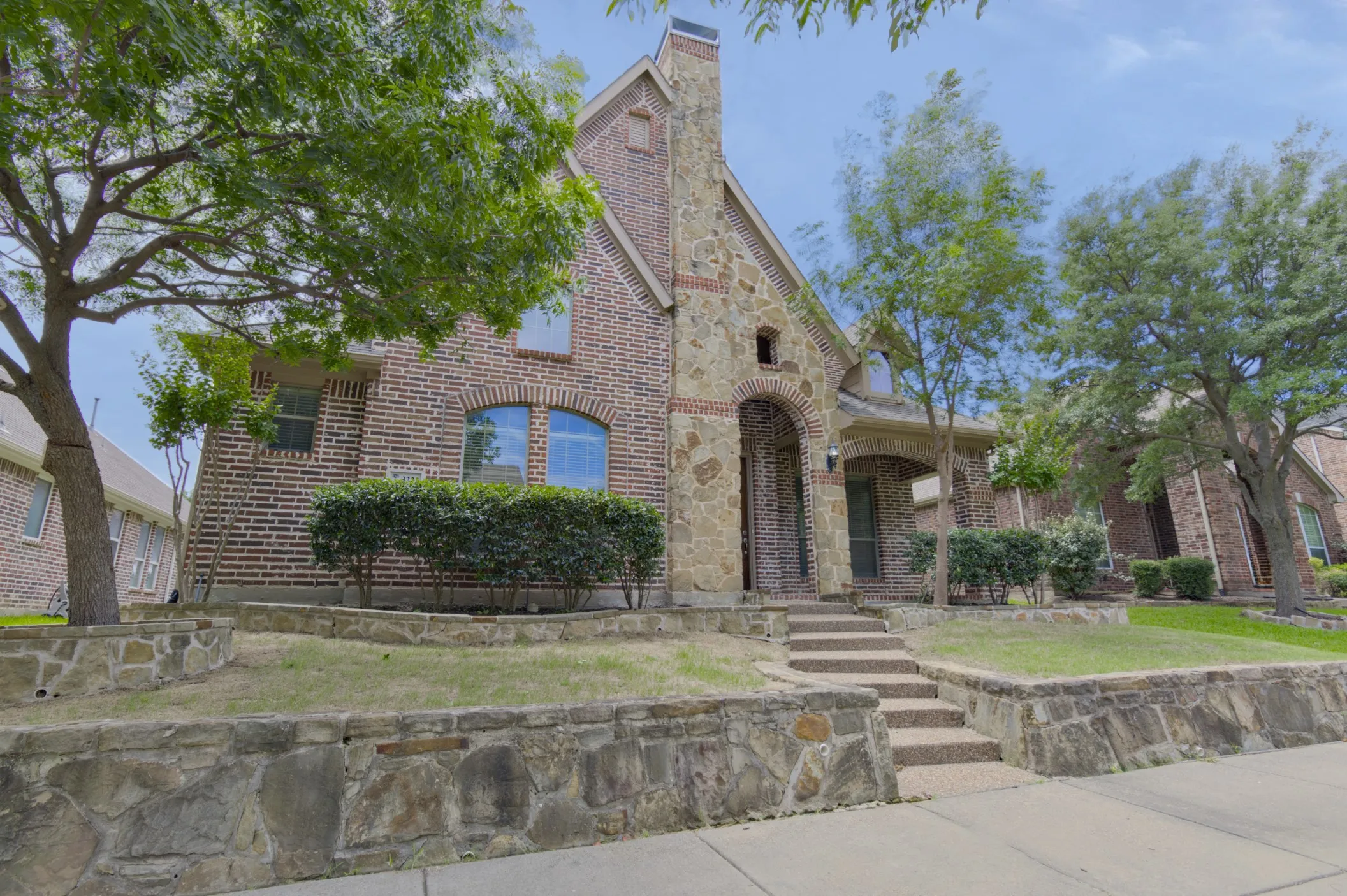 Single Family Residence For Sale in Denton County , 3223 Bainbridge Lane, Frisco, Texas 75034, 4 Bedroom, 3 Bathroom, 2 Garage spaces, 3,270 Sqft, built in 2007, mls#21300160, Real Estate Agent in Frisco, Homes For Sale in Denton county, Homes For Sale in Frisco, Realtor in Frisco Texas, Real Estate Brokerage Independent Realty Texas, Luminita Cordes Realtor