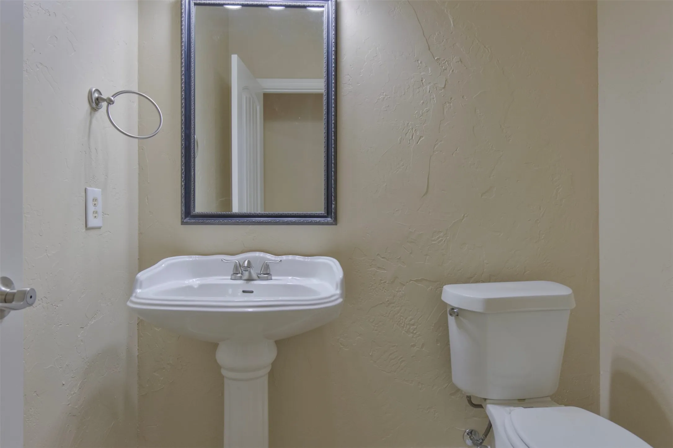 1/2 bath downstairs