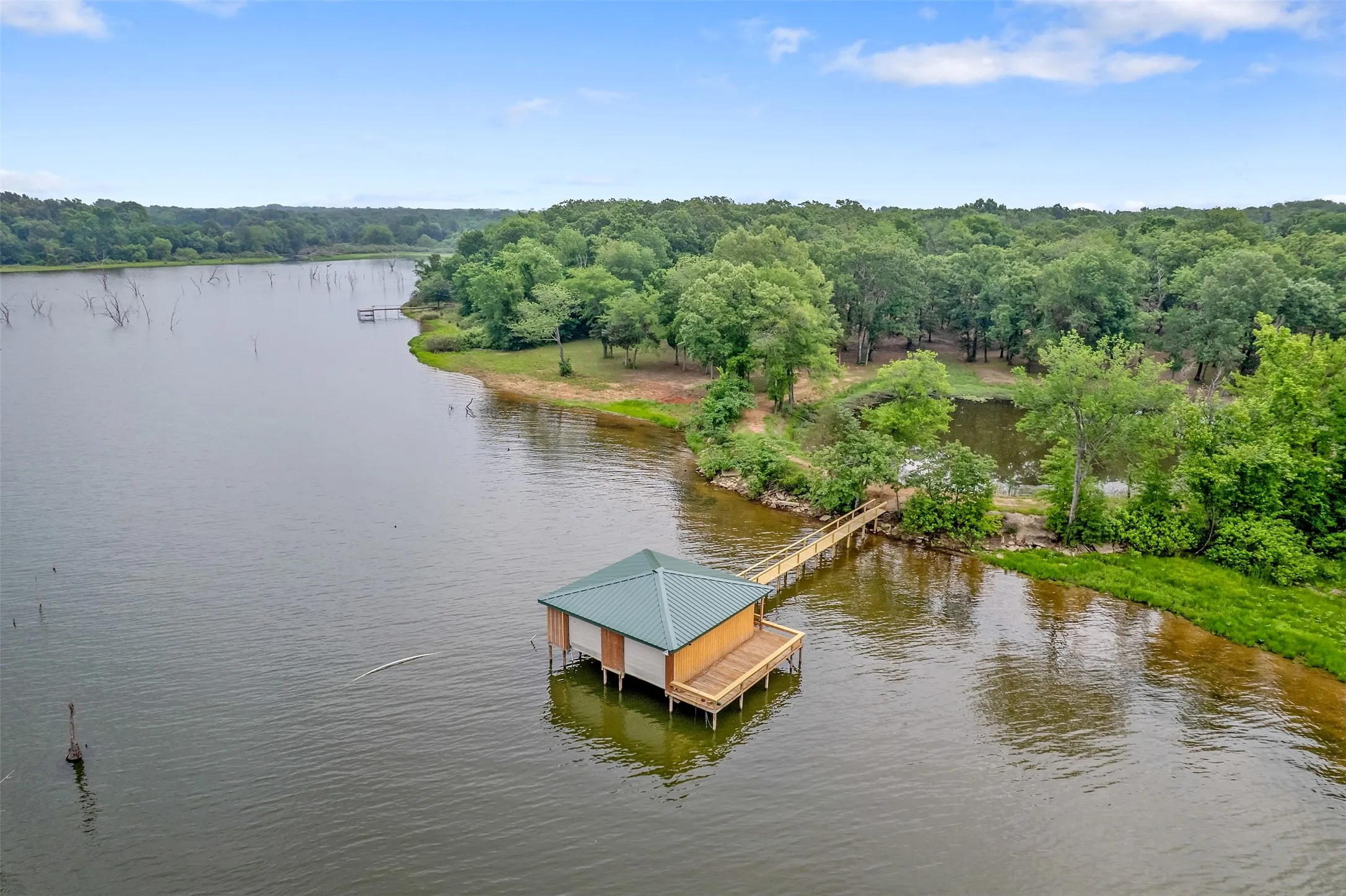 Farm For Sale in Wood County , 199 PR 5260, Quitman, Texas 75783, 5 Bedroom, 5 Bathroom, 2 Garage spaces, 5,550 Sqft, built in 2011, mls#21301328, Real Estate Agent in Quitman, Homes For Sale in Wood county, Homes For Sale in Quitman, Realtor in Quitman Texas, Real Estate Brokerage Independent Realty Texas, Luminita Cordes Realtor