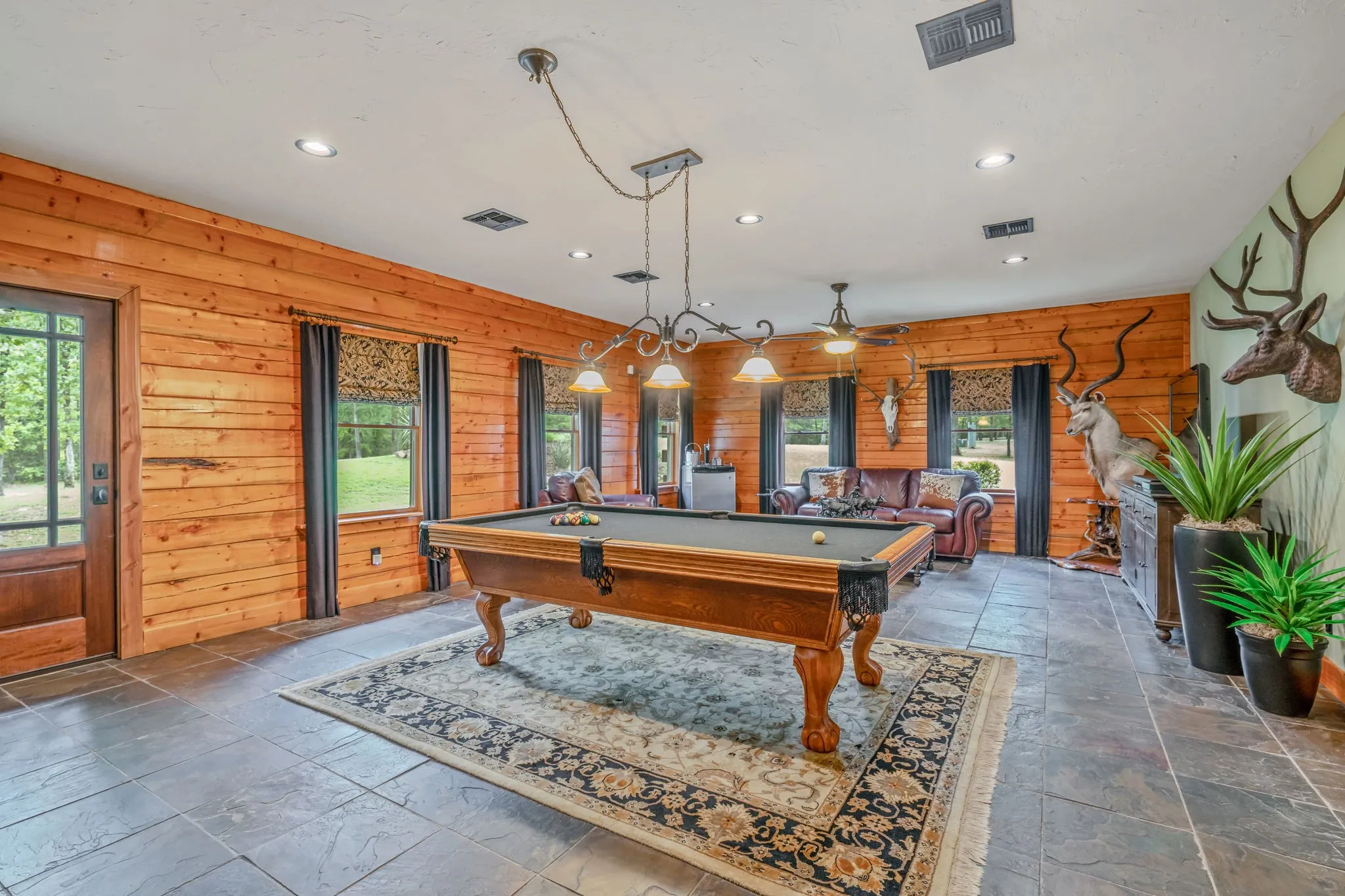 Farm For Sale in Wood County , 199 PR 5260, Quitman, Texas 75783, 5 Bedroom, 5 Bathroom, 2 Garage spaces, 5,550 Sqft, built in 2011, mls#21301328, Real Estate Agent in Quitman, Homes For Sale in Wood county, Homes For Sale in Quitman, Realtor in Quitman Texas, Real Estate Brokerage Independent Realty Texas, Luminita Cordes Realtor