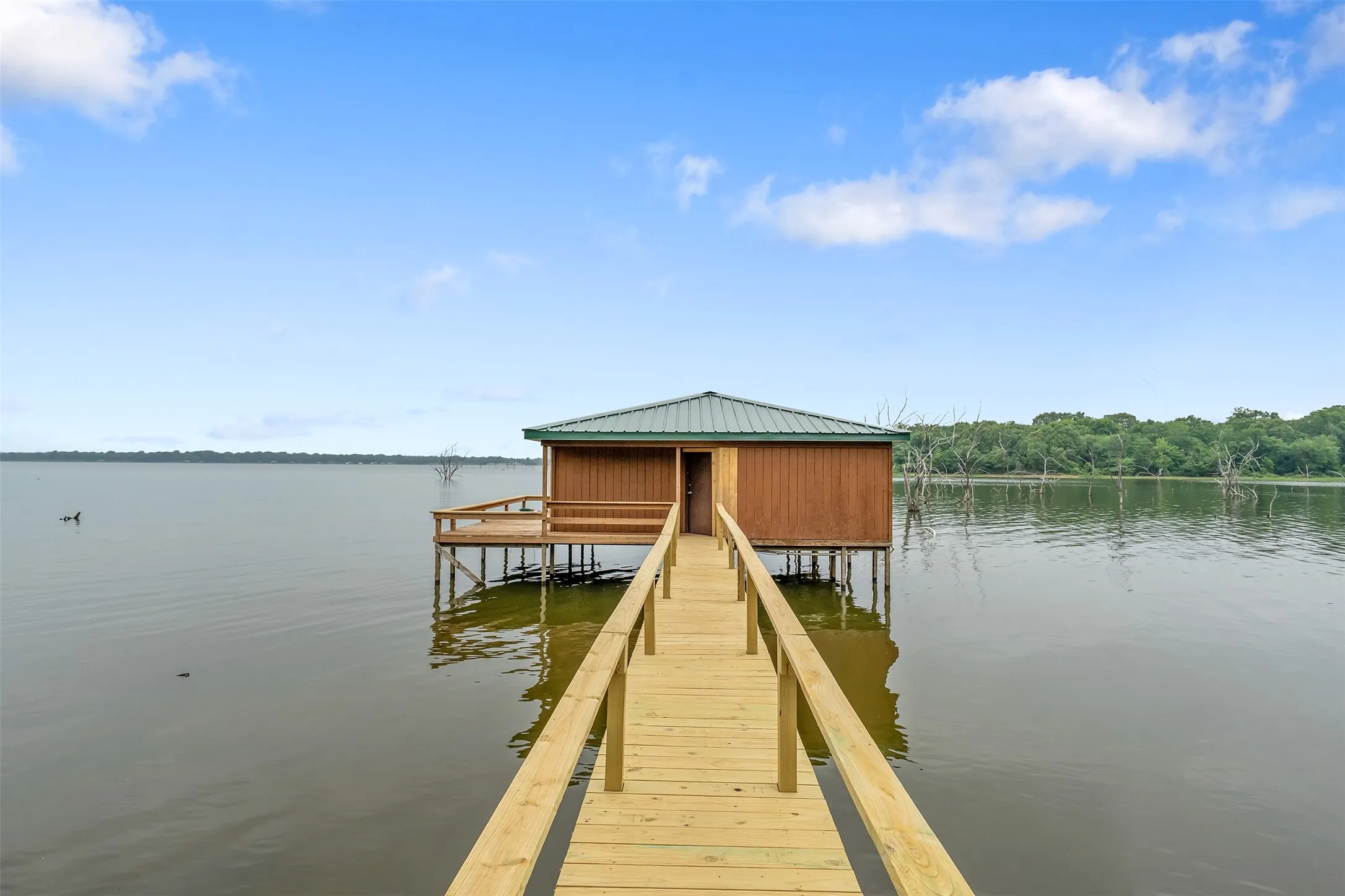 Farm For Sale in Wood County , 199 PR 5260, Quitman, Texas 75783, 5 Bedroom, 5 Bathroom, 2 Garage spaces, 5,550 Sqft, built in 2011, mls#21301328, Real Estate Agent in Quitman, Homes For Sale in Wood county, Homes For Sale in Quitman, Realtor in Quitman Texas, Real Estate Brokerage Independent Realty Texas, Luminita Cordes Realtor