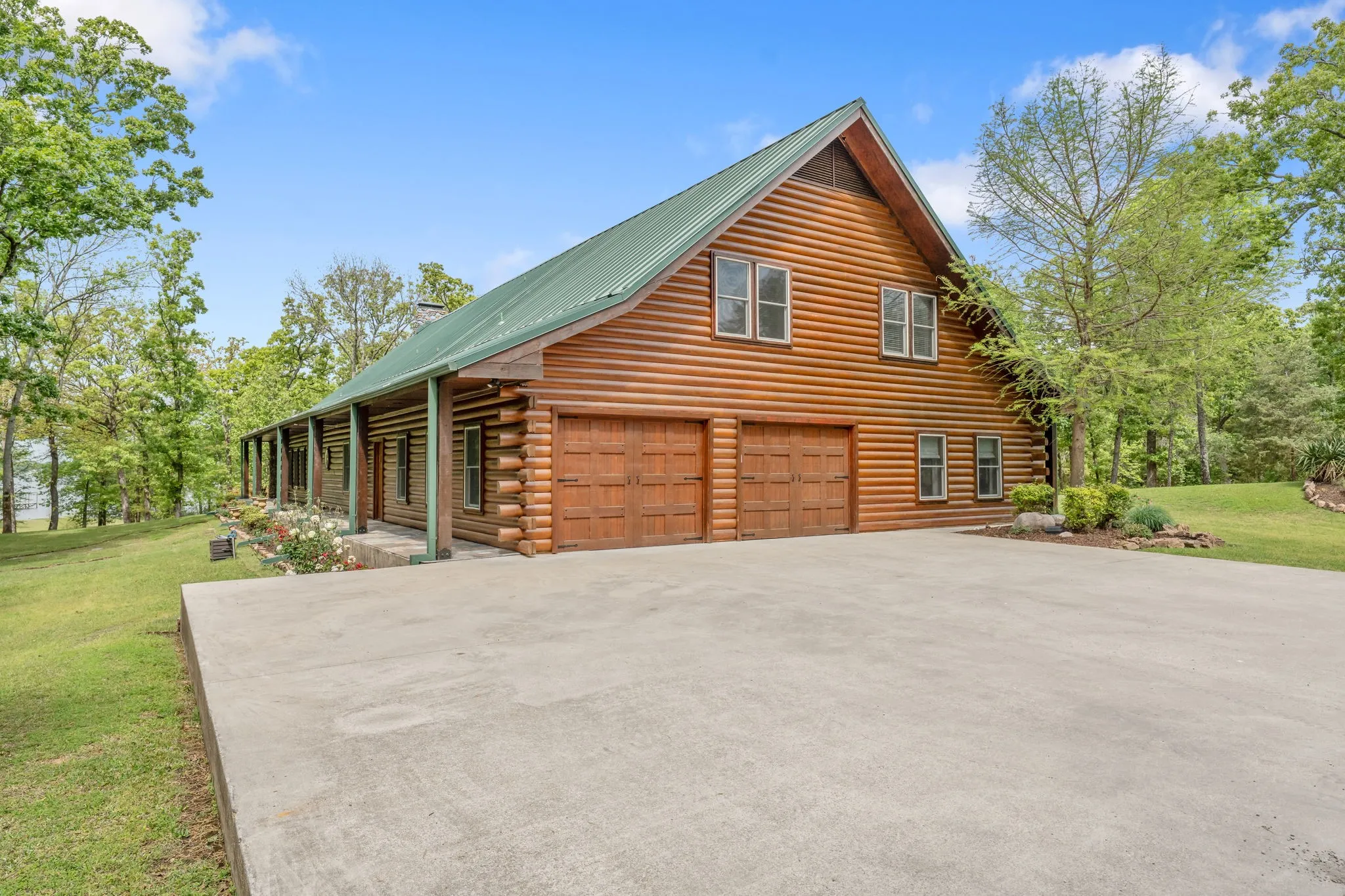 Farm For Sale in Wood County , 199 PR 5260, Quitman, Texas 75783, 5 Bedroom, 5 Bathroom, 2 Garage spaces, 5,550 Sqft, built in 2011, mls#21301328, Real Estate Agent in Quitman, Homes For Sale in Wood county, Homes For Sale in Quitman, Realtor in Quitman Texas, Real Estate Brokerage Independent Realty Texas, Luminita Cordes Realtor
