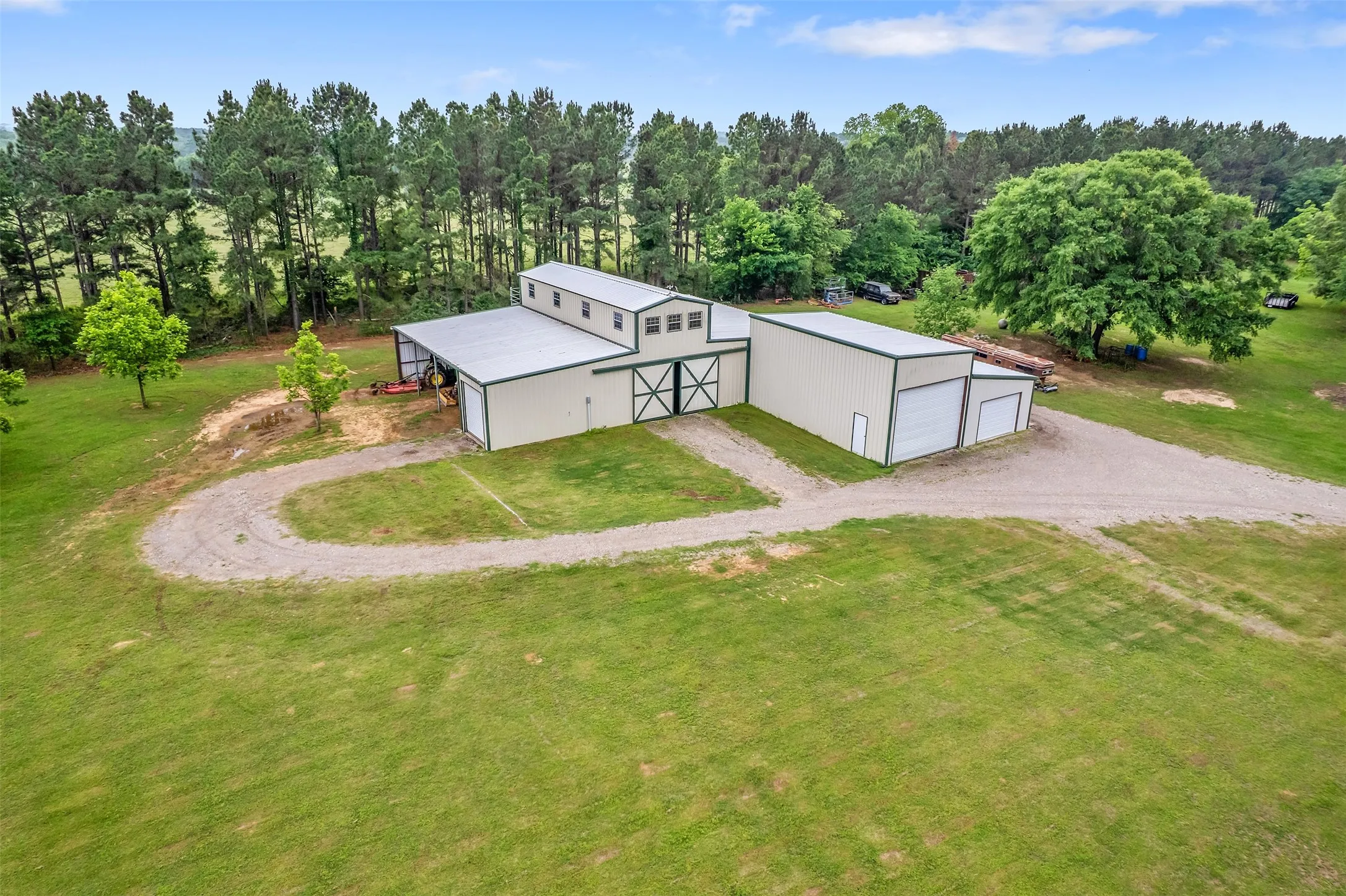 Farm For Sale in Wood County , 199 PR 5260, Quitman, Texas 75783, 5 Bedroom, 5 Bathroom, 2 Garage spaces, 5,550 Sqft, built in 2011, mls#21301328, Real Estate Agent in Quitman, Homes For Sale in Wood county, Homes For Sale in Quitman, Realtor in Quitman Texas, Real Estate Brokerage Independent Realty Texas, Luminita Cordes Realtor