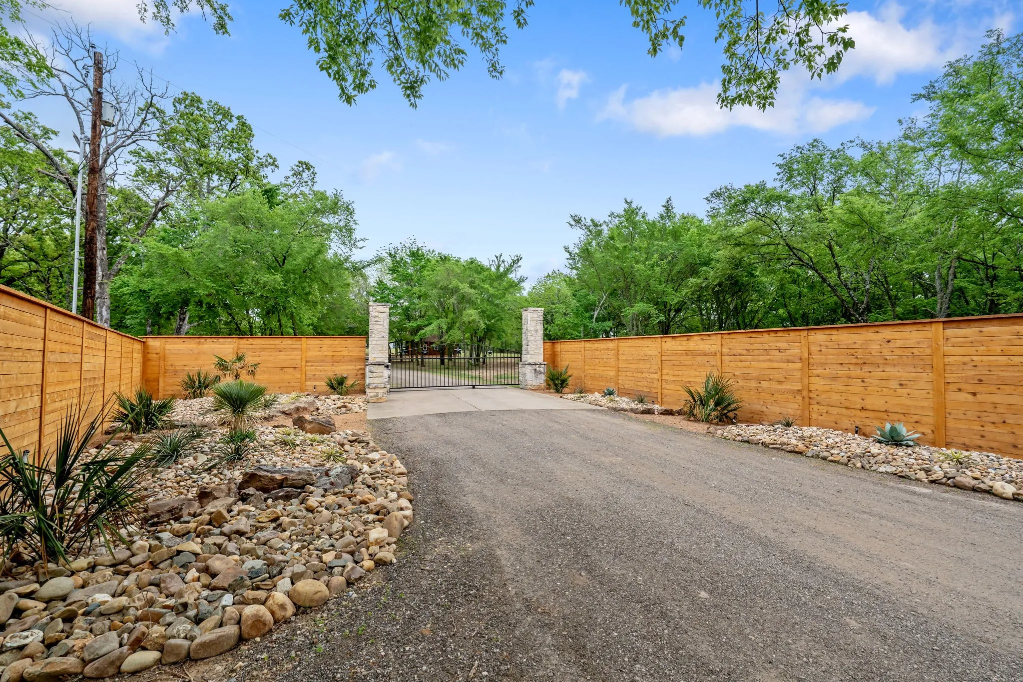 Farm For Sale in Wood County , 199 PR 5260, Quitman, Texas 75783, 5 Bedroom, 5 Bathroom, 2 Garage spaces, 5,550 Sqft, built in 2011, mls#21301328, Real Estate Agent in Quitman, Homes For Sale in Wood county, Homes For Sale in Quitman, Realtor in Quitman Texas, Real Estate Brokerage Independent Realty Texas, Luminita Cordes Realtor