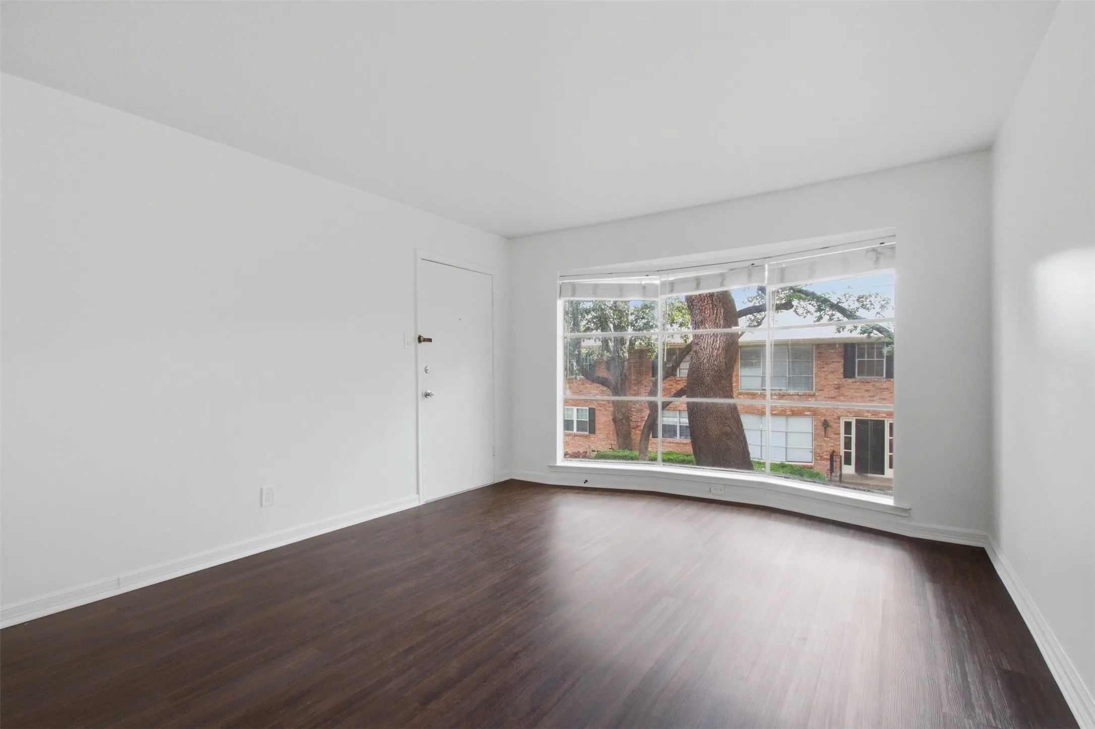 Condominium For Rent in Dallas County , 3031 Mahanna Springs Drive D, Dallas, Texas 75235, 2 Bedroom, 1 Bathroom, Garage spaces, 899 Sqft, built in 1962, Price $1,695, mls#21301125, Real Estate Agent in Dallas, Homes For Rent in Dallas county, Homes For Rent in Dallas, Realtor in Dallas Texas, Real Estate Brokerage Independent Realty Texas, Luminita Cordes Realtor