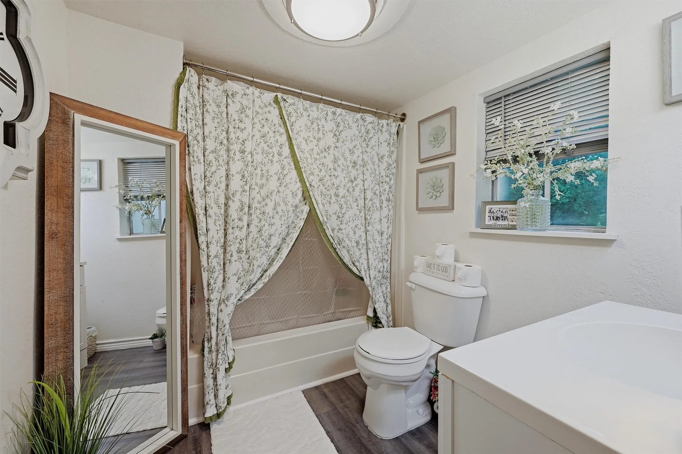 Single Family Residence For Sale in Grayson County , 814 S Maxey Street, Sherman, Texas 75090, 1 Bedroom, 1 Bathroom, Garage spaces, 821 Sqft, built in 1920, mls#21300396, Real Estate Agent in Sherman, Homes For Sale in Grayson county, Homes For Sale in Sherman, Realtor in Sherman Texas, Real Estate Brokerage Independent Realty Texas, Luminita Cordes Realtor