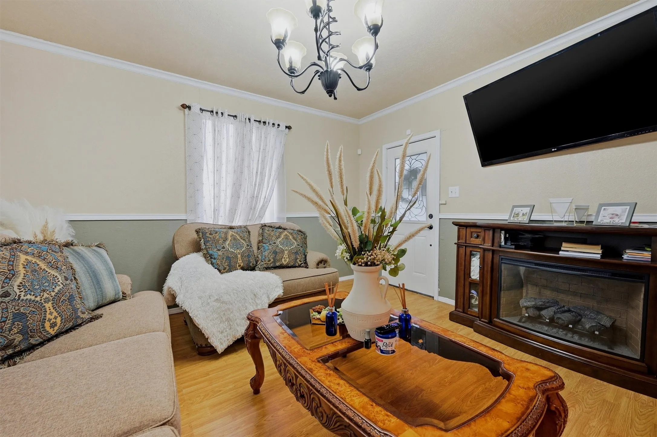 Single Family Residence For Sale in Grayson County , 814 S Maxey Street, Sherman, Texas 75090, 1 Bedroom, 1 Bathroom, Garage spaces, 821 Sqft, built in 1920, mls#21300396, Real Estate Agent in Sherman, Homes For Sale in Grayson county, Homes For Sale in Sherman, Realtor in Sherman Texas, Real Estate Brokerage Independent Realty Texas, Luminita Cordes Realtor