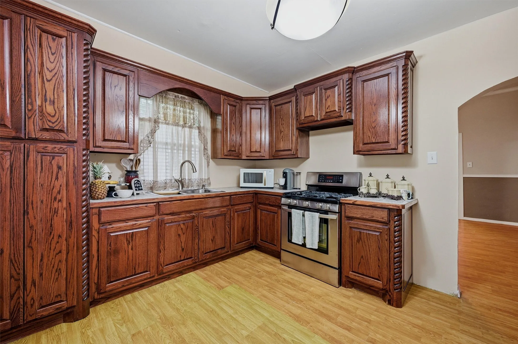Single Family Residence For Sale in Grayson County , 814 S Maxey Street, Sherman, Texas 75090, 1 Bedroom, 1 Bathroom, Garage spaces, 821 Sqft, built in 1920, mls#21300396, Real Estate Agent in Sherman, Homes For Sale in Grayson county, Homes For Sale in Sherman, Realtor in Sherman Texas, Real Estate Brokerage Independent Realty Texas, Luminita Cordes Realtor