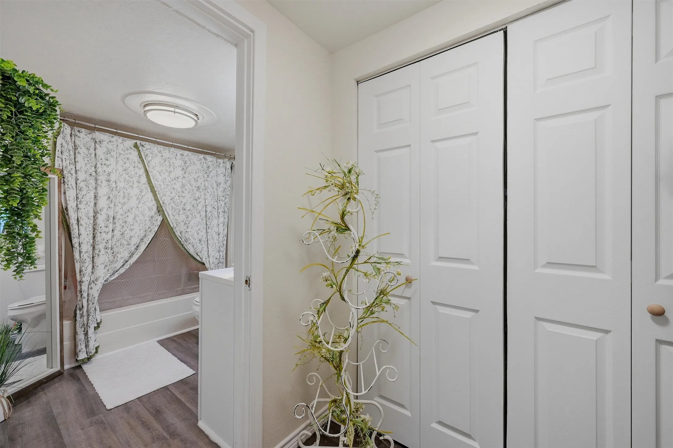 Single Family Residence For Sale in Grayson County , 814 S Maxey Street, Sherman, Texas 75090, 1 Bedroom, 1 Bathroom, Garage spaces, 821 Sqft, built in 1920, mls#21300396, Real Estate Agent in Sherman, Homes For Sale in Grayson county, Homes For Sale in Sherman, Realtor in Sherman Texas, Real Estate Brokerage Independent Realty Texas, Luminita Cordes Realtor