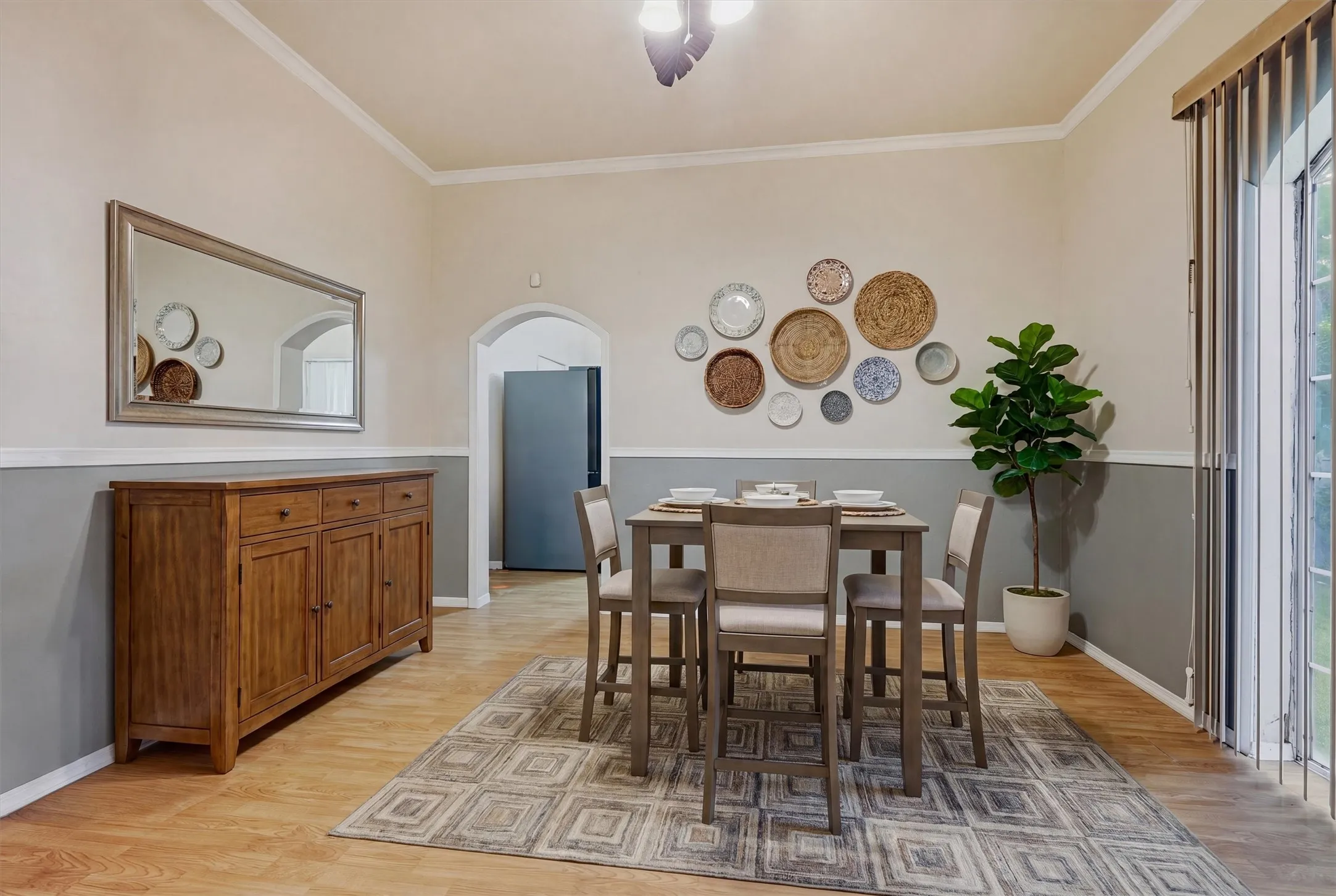 Single Family Residence For Sale in Grayson County , 814 S Maxey Street, Sherman, Texas 75090, 1 Bedroom, 1 Bathroom, Garage spaces, 821 Sqft, built in 1920, mls#21300396, Real Estate Agent in Sherman, Homes For Sale in Grayson county, Homes For Sale in Sherman, Realtor in Sherman Texas, Real Estate Brokerage Independent Realty Texas, Luminita Cordes Realtor