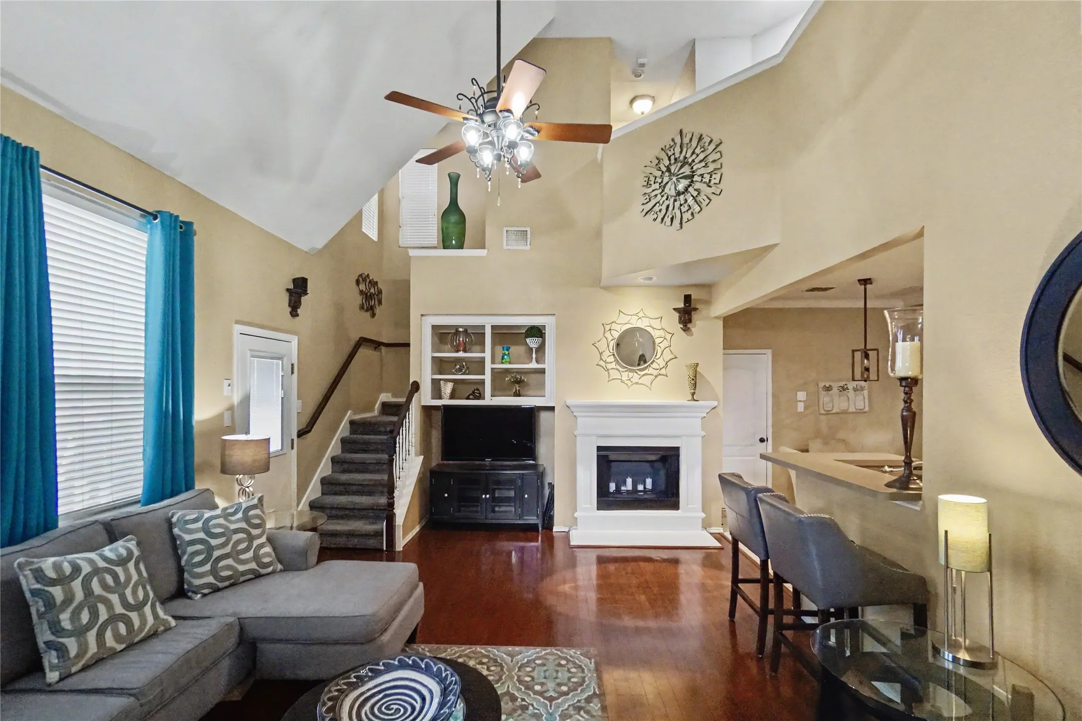 Single Family Residence For Sale in Dallas County , 519 Hawken Drive, Coppell, Texas 75019, 3 Bedroom, 3 Bathroom, 2 Garage spaces, 1,803 Sqft, built in 2001, mls#21301390, Real Estate Agent in Coppell, Homes For Sale in Dallas county, Homes For Sale in Coppell, Realtor in Coppell Texas, Real Estate Brokerage Independent Realty Texas, Luminita Cordes Realtor