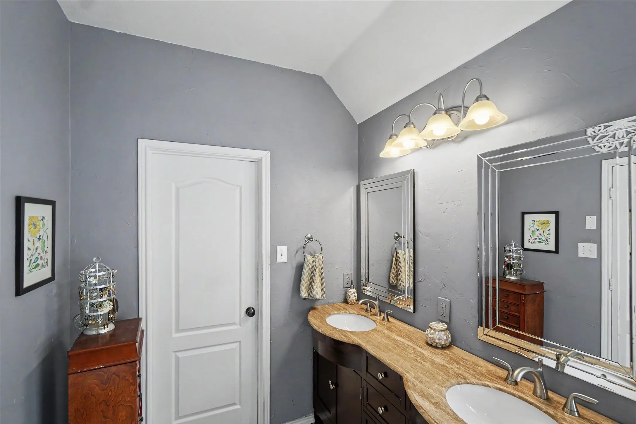 Single Family Residence For Sale in Dallas County , 519 Hawken Drive, Coppell, Texas 75019, 3 Bedroom, 3 Bathroom, 2 Garage spaces, 1,803 Sqft, built in 2001, mls#21301390, Real Estate Agent in Coppell, Homes For Sale in Dallas county, Homes For Sale in Coppell, Realtor in Coppell Texas, Real Estate Brokerage Independent Realty Texas, Luminita Cordes Realtor
