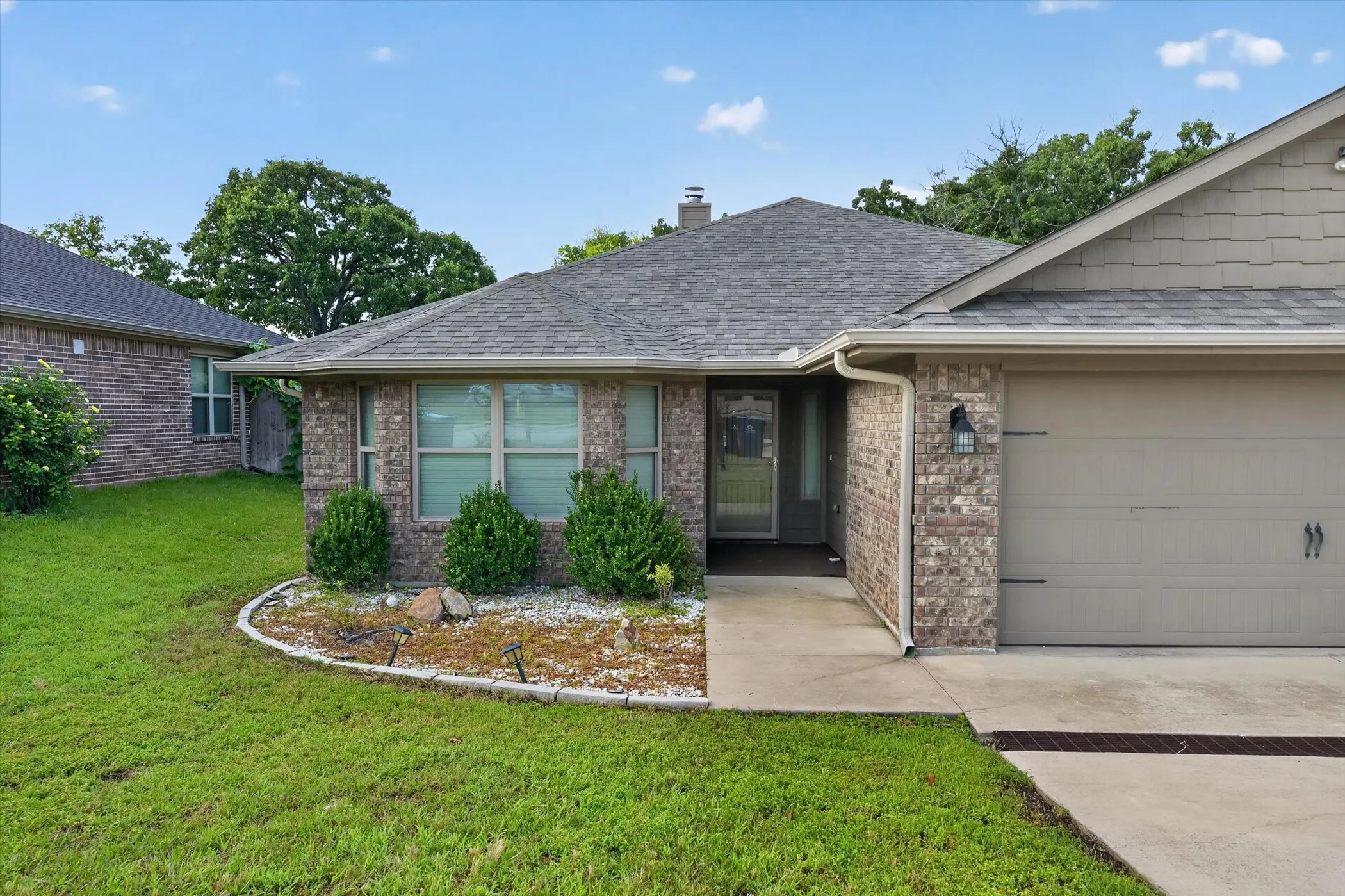 Single Family Residence For Sale in Grayson County , 3016 Loy Lake Road, Denison, Texas 75020, 3 Bedroom, 2 Bathroom, 2 Garage spaces, 1,638 Sqft, built in 2017, mls#21301448, Real Estate Agent in Denison, Homes For Sale in Grayson county, Homes For Sale in Denison, Realtor in Denison Texas, Real Estate Brokerage Independent Realty Texas, Luminita Cordes Realtor