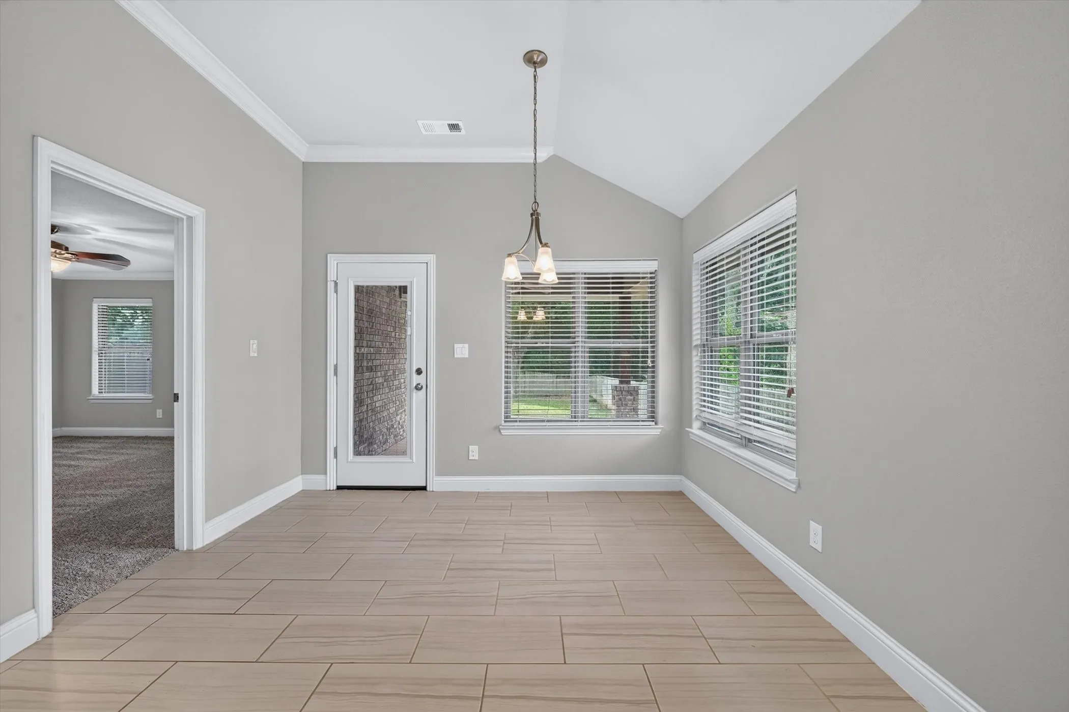 Single Family Residence For Sale in Grayson County , 3016 Loy Lake Road, Denison, Texas 75020, 3 Bedroom, 2 Bathroom, 2 Garage spaces, 1,638 Sqft, built in 2017, mls#21301448, Real Estate Agent in Denison, Homes For Sale in Grayson county, Homes For Sale in Denison, Realtor in Denison Texas, Real Estate Brokerage Independent Realty Texas, Luminita Cordes Realtor