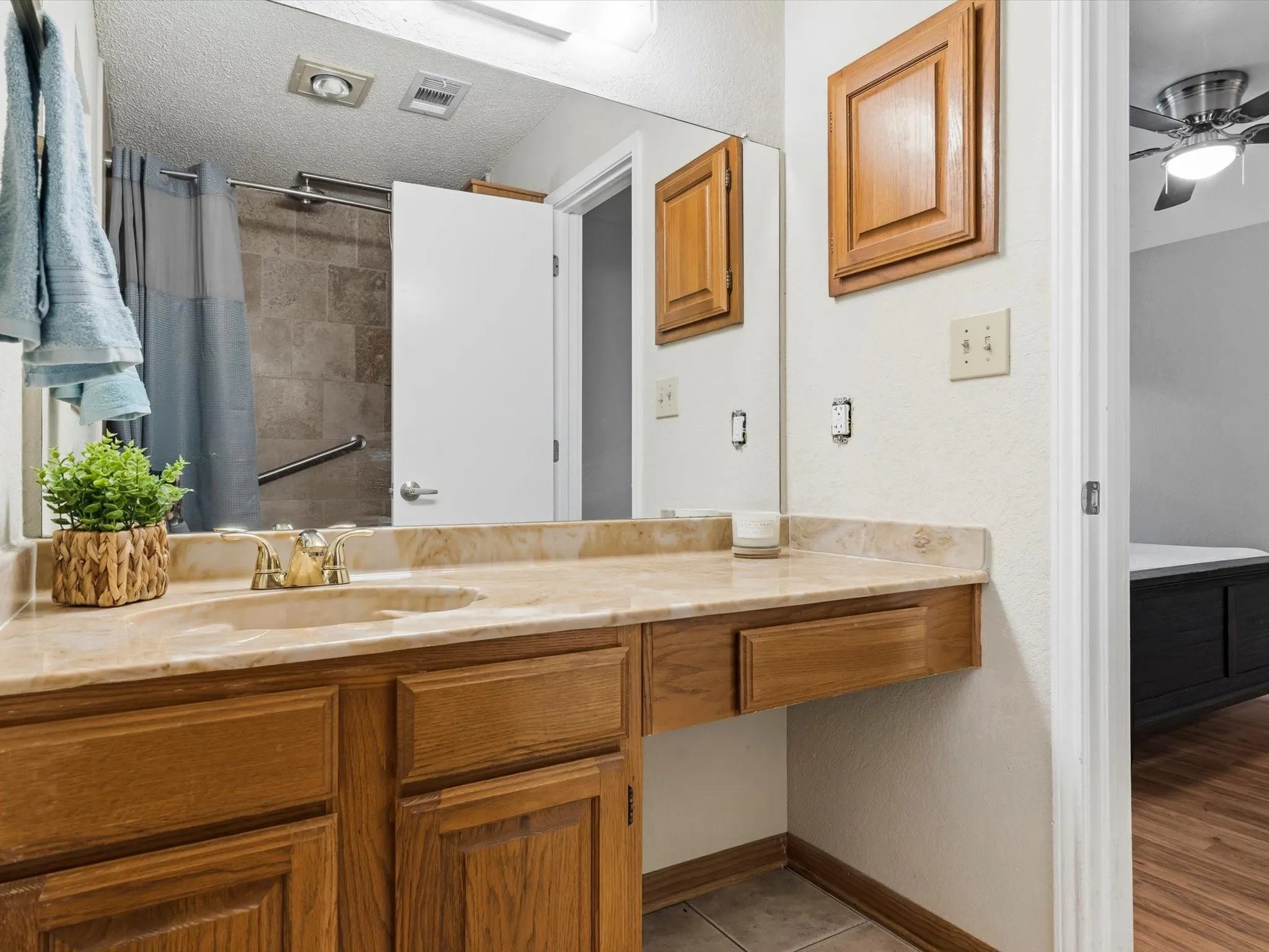 Single Family Residence For Sale in Tarrant County , 1008 Green Ridge Terrace, Saginaw, Texas 76179, 3 Bedroom, 2 Bathroom, 2 Garage spaces, 1,552 Sqft, built in 1984, mls#21301169, Real Estate Agent in Saginaw, Homes For Sale in Tarrant county, Homes For Sale in Saginaw, Realtor in Saginaw Texas, Real Estate Brokerage Independent Realty Texas, Luminita Cordes Realtor
