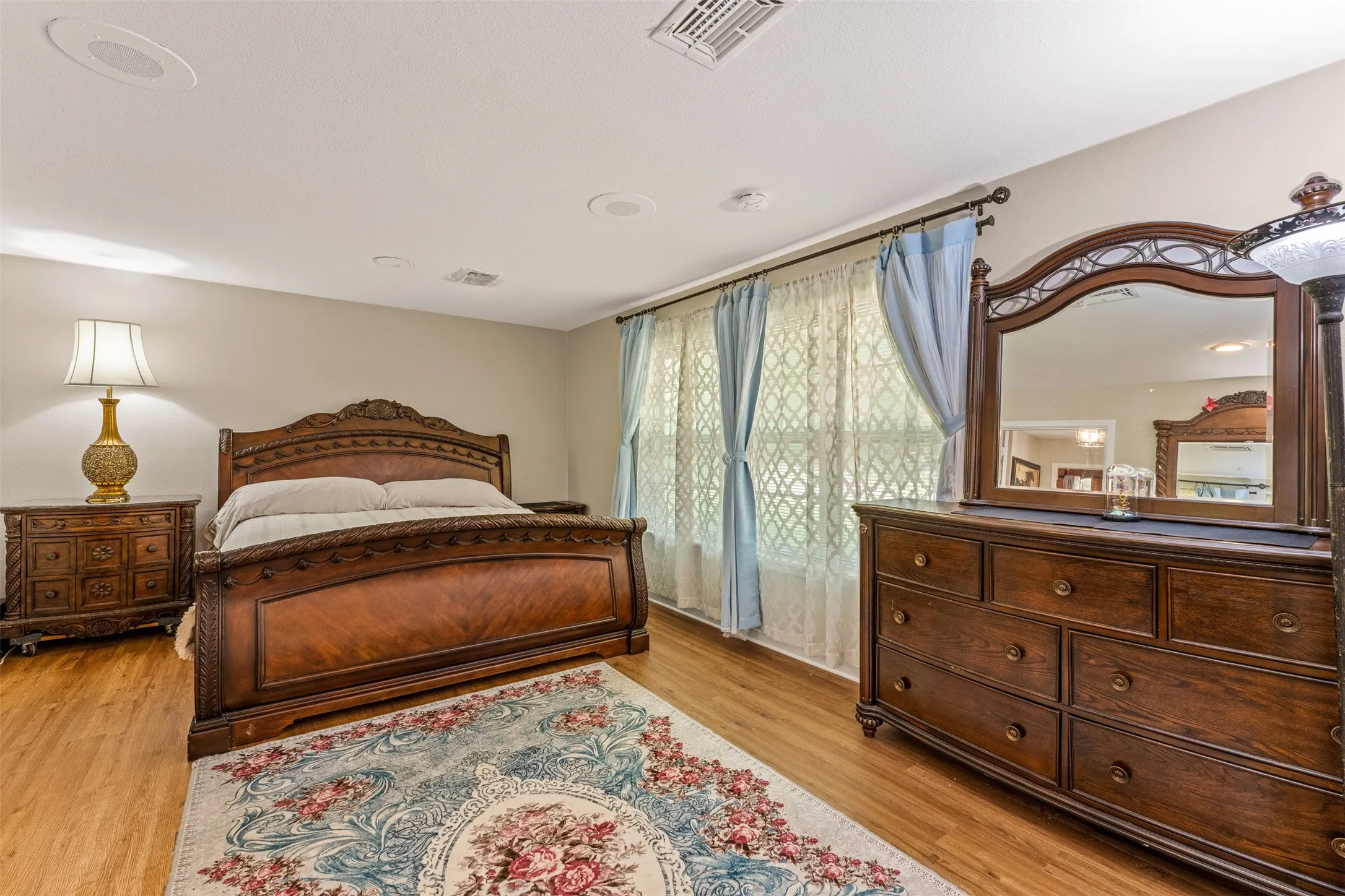 Single Family Residence For Sale in Mc Lennan County , 708 Topeka Drive, Woodway, Texas 76712, 4 Bedroom, 2 Bathroom, 2 Garage spaces, 2,323 Sqft, built in 1965, mls#21285571, Real Estate Agent in Woodway, Homes For Sale in Mc Lennan county, Homes For Sale in Woodway, Realtor in Woodway Texas, Real Estate Brokerage Independent Realty Texas, Luminita Cordes Realtor