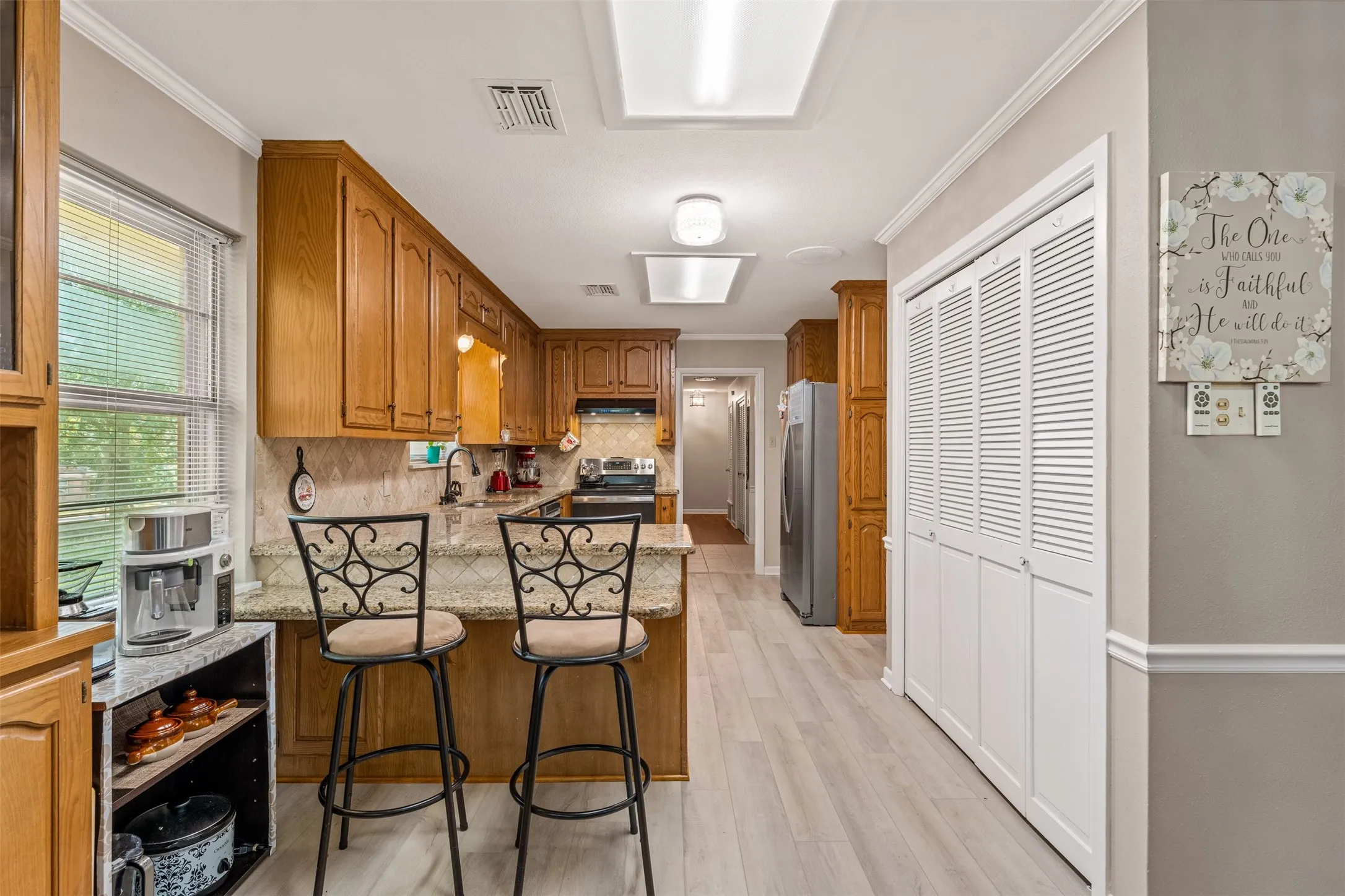 Single Family Residence For Sale in Mc Lennan County , 708 Topeka Drive, Woodway, Texas 76712, 4 Bedroom, 2 Bathroom, 2 Garage spaces, 2,323 Sqft, built in 1965, mls#21285571, Real Estate Agent in Woodway, Homes For Sale in Mc Lennan county, Homes For Sale in Woodway, Realtor in Woodway Texas, Real Estate Brokerage Independent Realty Texas, Luminita Cordes Realtor