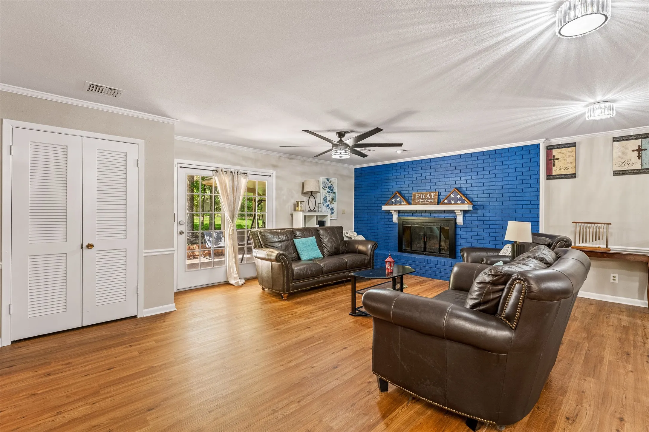 Single Family Residence For Sale in Mc Lennan County , 708 Topeka Drive, Woodway, Texas 76712, 4 Bedroom, 2 Bathroom, 2 Garage spaces, 2,323 Sqft, built in 1965, mls#21285571, Real Estate Agent in Woodway, Homes For Sale in Mc Lennan county, Homes For Sale in Woodway, Realtor in Woodway Texas, Real Estate Brokerage Independent Realty Texas, Luminita Cordes Realtor