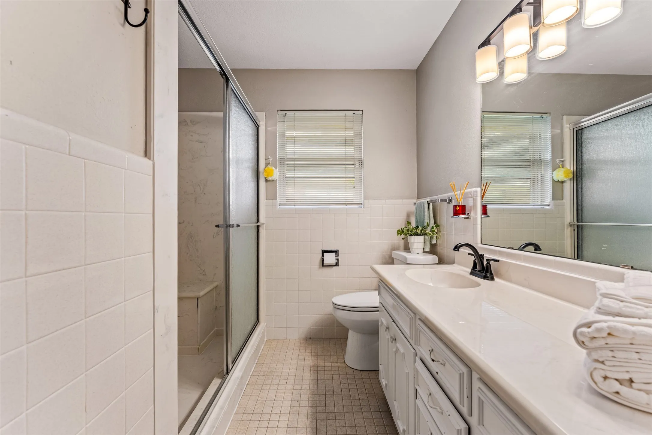Single Family Residence For Sale in Mc Lennan County , 708 Topeka Drive, Woodway, Texas 76712, 4 Bedroom, 2 Bathroom, 2 Garage spaces, 2,323 Sqft, built in 1965, mls#21285571, Real Estate Agent in Woodway, Homes For Sale in Mc Lennan county, Homes For Sale in Woodway, Realtor in Woodway Texas, Real Estate Brokerage Independent Realty Texas, Luminita Cordes Realtor