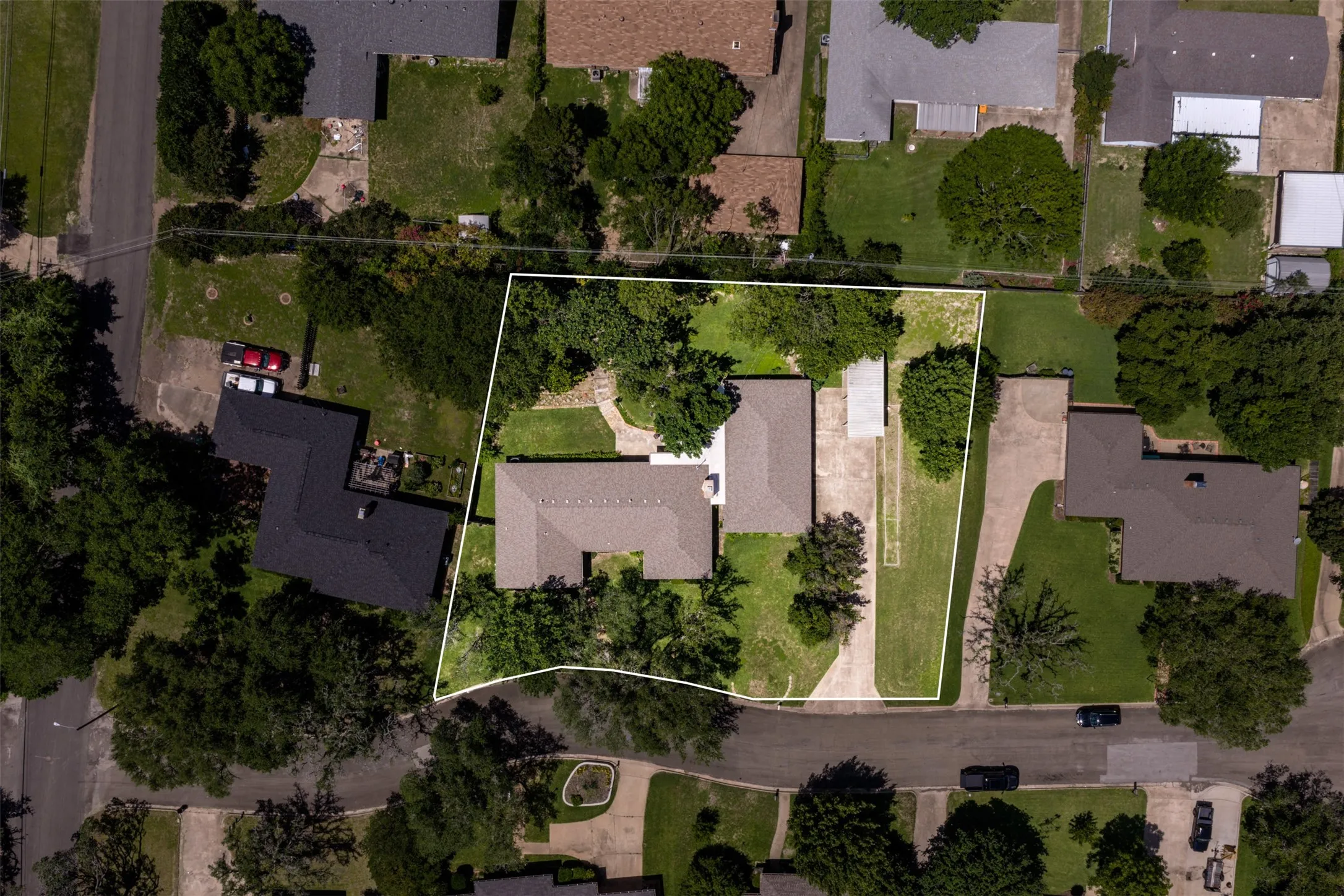 Single Family Residence For Sale in Mc Lennan County , 708 Topeka Drive, Woodway, Texas 76712, 4 Bedroom, 2 Bathroom, 2 Garage spaces, 2,323 Sqft, built in 1965, mls#21285571, Real Estate Agent in Woodway, Homes For Sale in Mc Lennan county, Homes For Sale in Woodway, Realtor in Woodway Texas, Real Estate Brokerage Independent Realty Texas, Luminita Cordes Realtor