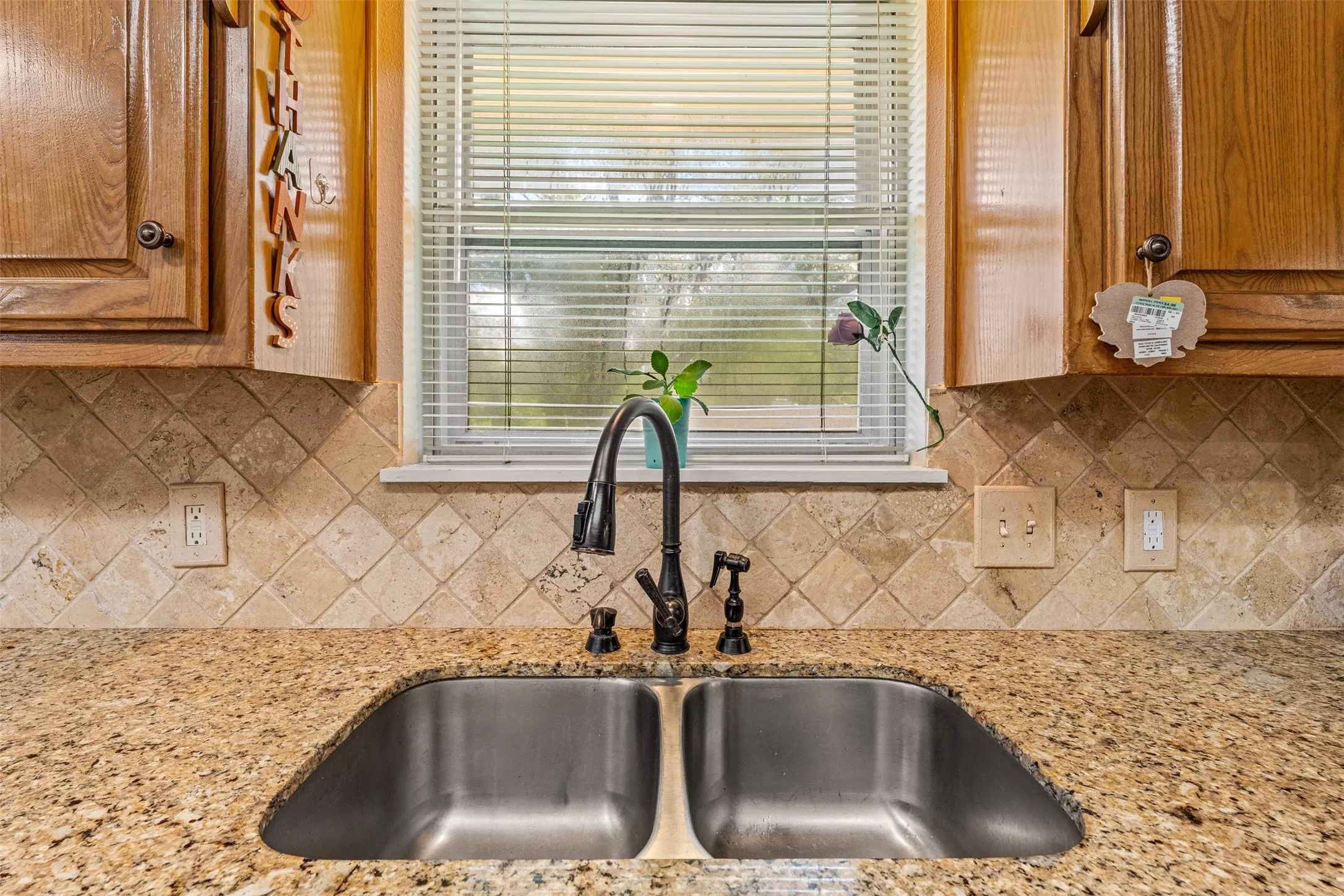 Single Family Residence For Sale in Mc Lennan County , 708 Topeka Drive, Woodway, Texas 76712, 4 Bedroom, 2 Bathroom, 2 Garage spaces, 2,323 Sqft, built in 1965, mls#21285571, Real Estate Agent in Woodway, Homes For Sale in Mc Lennan county, Homes For Sale in Woodway, Realtor in Woodway Texas, Real Estate Brokerage Independent Realty Texas, Luminita Cordes Realtor