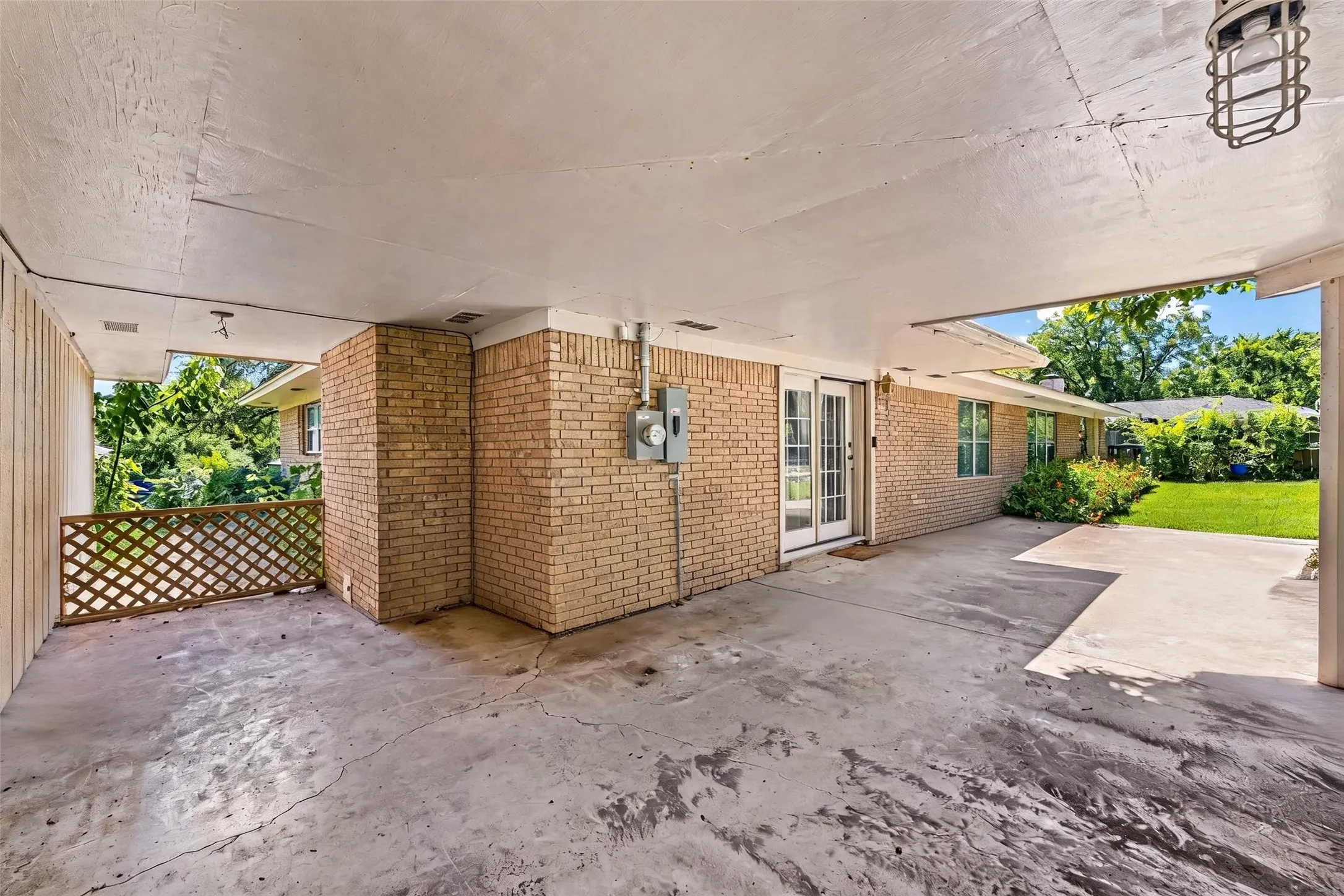 Single Family Residence For Sale in Mc Lennan County , 708 Topeka Drive, Woodway, Texas 76712, 4 Bedroom, 2 Bathroom, 2 Garage spaces, 2,323 Sqft, built in 1965, mls#21285571, Real Estate Agent in Woodway, Homes For Sale in Mc Lennan county, Homes For Sale in Woodway, Realtor in Woodway Texas, Real Estate Brokerage Independent Realty Texas, Luminita Cordes Realtor