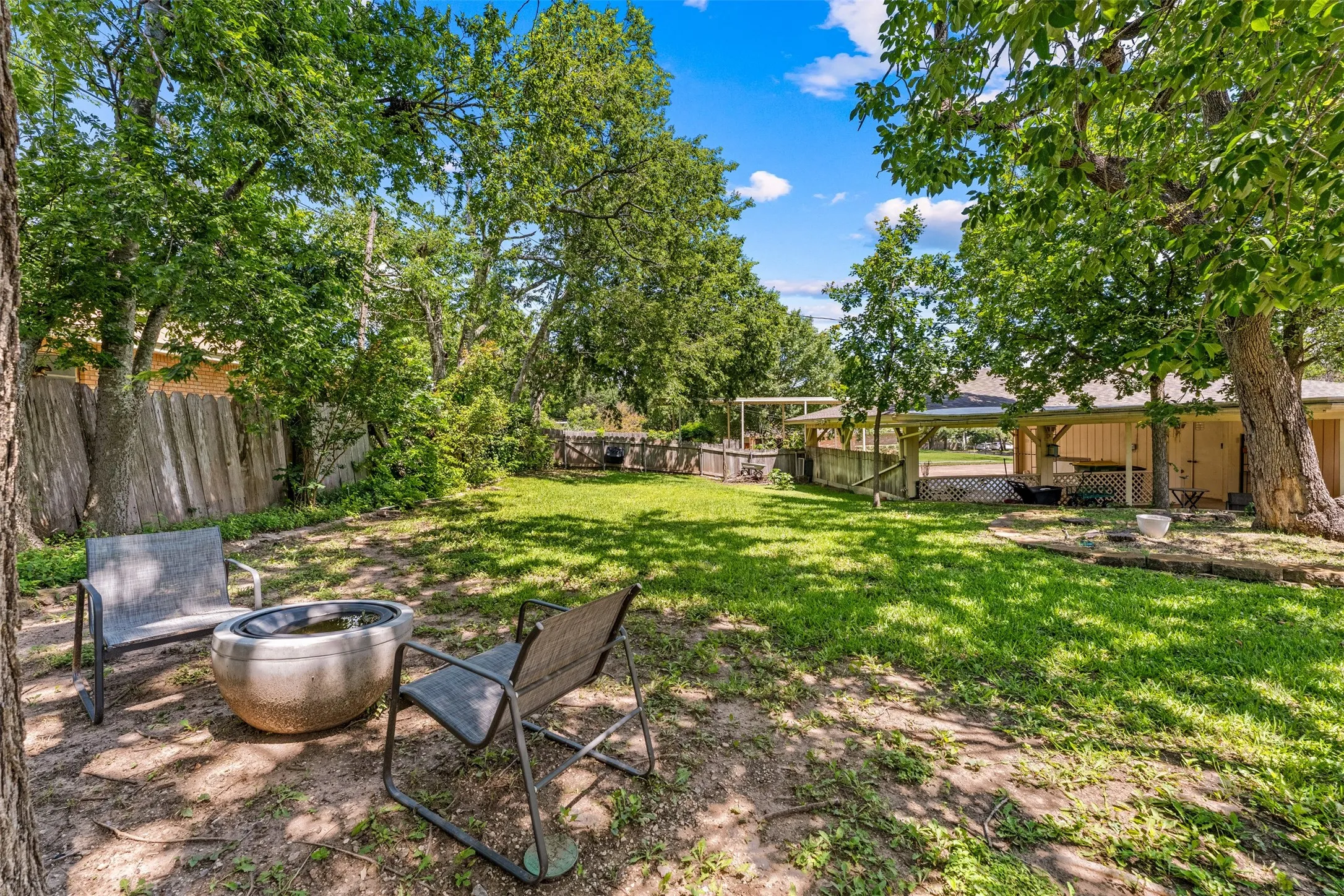 Single Family Residence For Sale in Mc Lennan County , 708 Topeka Drive, Woodway, Texas 76712, 4 Bedroom, 2 Bathroom, 2 Garage spaces, 2,323 Sqft, built in 1965, mls#21285571, Real Estate Agent in Woodway, Homes For Sale in Mc Lennan county, Homes For Sale in Woodway, Realtor in Woodway Texas, Real Estate Brokerage Independent Realty Texas, Luminita Cordes Realtor