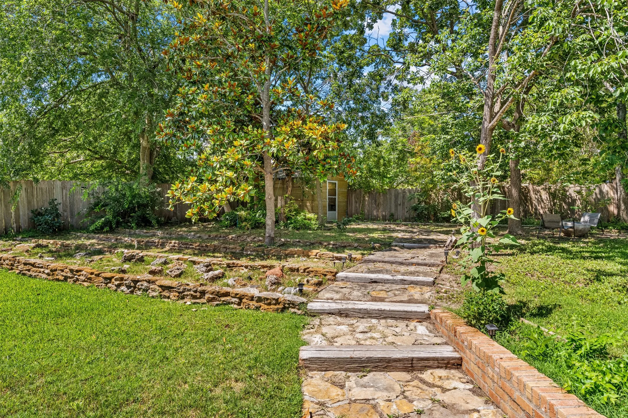 Single Family Residence For Sale in Mc Lennan County , 708 Topeka Drive, Woodway, Texas 76712, 4 Bedroom, 2 Bathroom, 2 Garage spaces, 2,323 Sqft, built in 1965, mls#21285571, Real Estate Agent in Woodway, Homes For Sale in Mc Lennan county, Homes For Sale in Woodway, Realtor in Woodway Texas, Real Estate Brokerage Independent Realty Texas, Luminita Cordes Realtor
