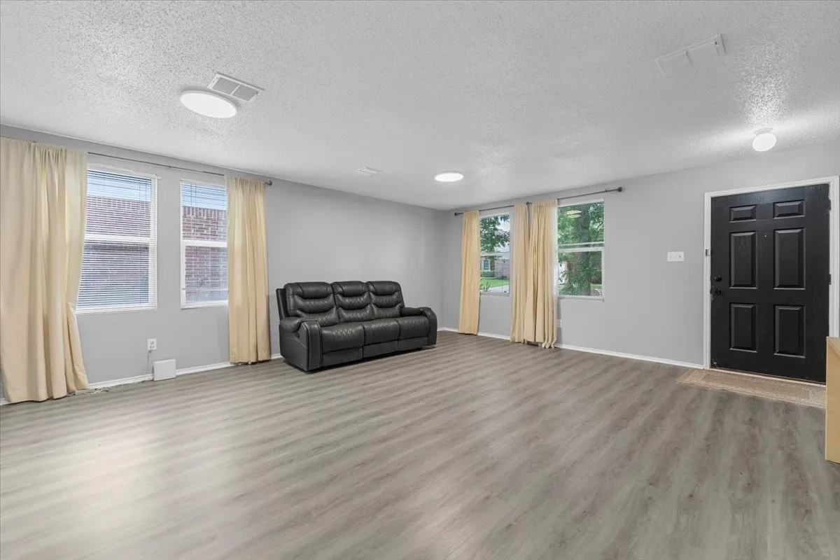 Single Family Residence For Rent in Collin County , 5401 Pandale Valley Drive, Mc Kinney, Texas 75071, 4 Bedroom, 3 Bathroom, 2 Garage spaces, 2,908 Sqft, built in 2003, mls#21297164, Real Estate Agent in Mc Kinney, Homes For Rent in Collin county, Homes For Rent in Mc Kinney, Realtor in Mc Kinney Texas, Real Estate Brokerage Independent Realty Texas, Luminita Cordes Realtor