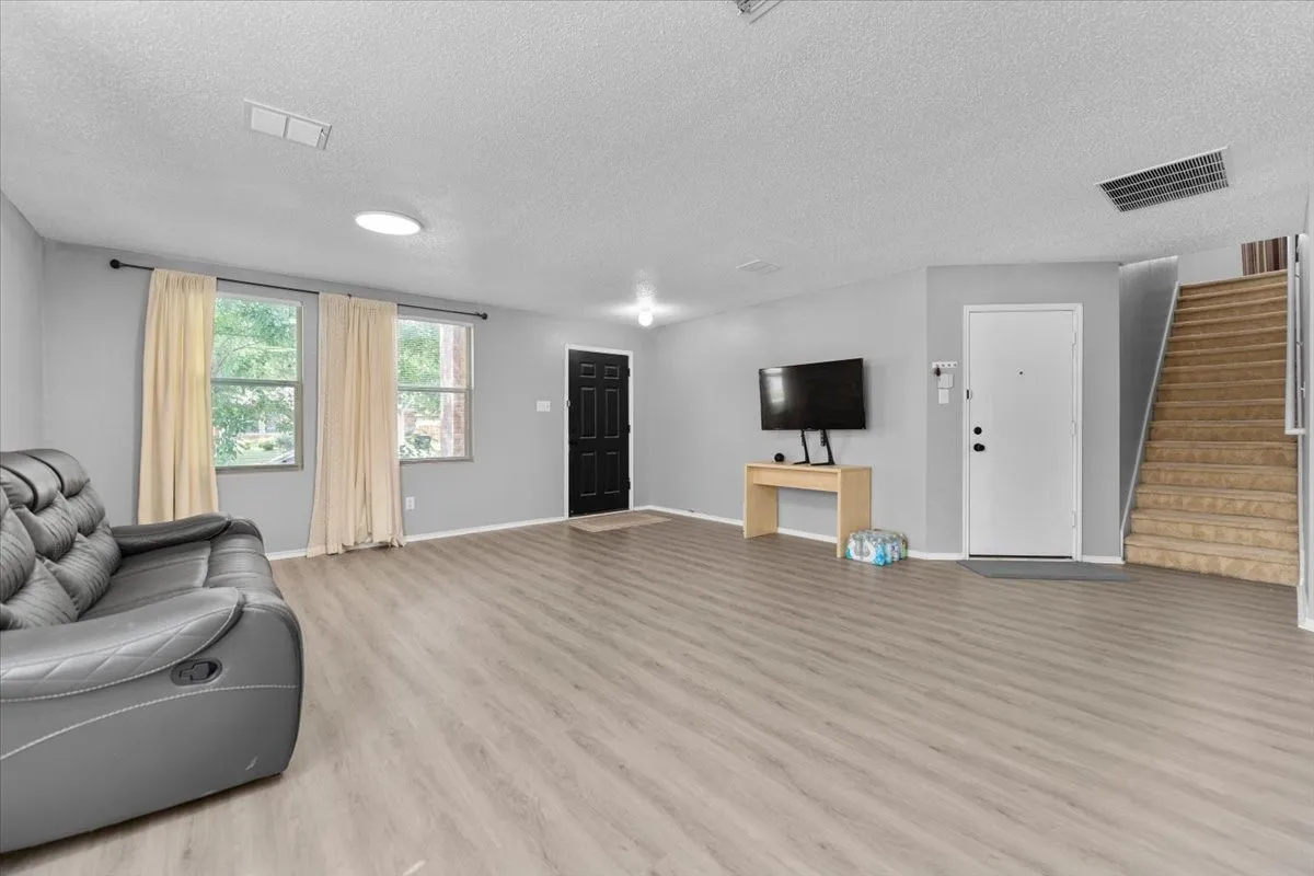 Single Family Residence For Rent in Collin County , 5401 Pandale Valley Drive, Mc Kinney, Texas 75071, 4 Bedroom, 3 Bathroom, 2 Garage spaces, 2,908 Sqft, built in 2003, mls#21297164, Real Estate Agent in Mc Kinney, Homes For Rent in Collin county, Homes For Rent in Mc Kinney, Realtor in Mc Kinney Texas, Real Estate Brokerage Independent Realty Texas, Luminita Cordes Realtor