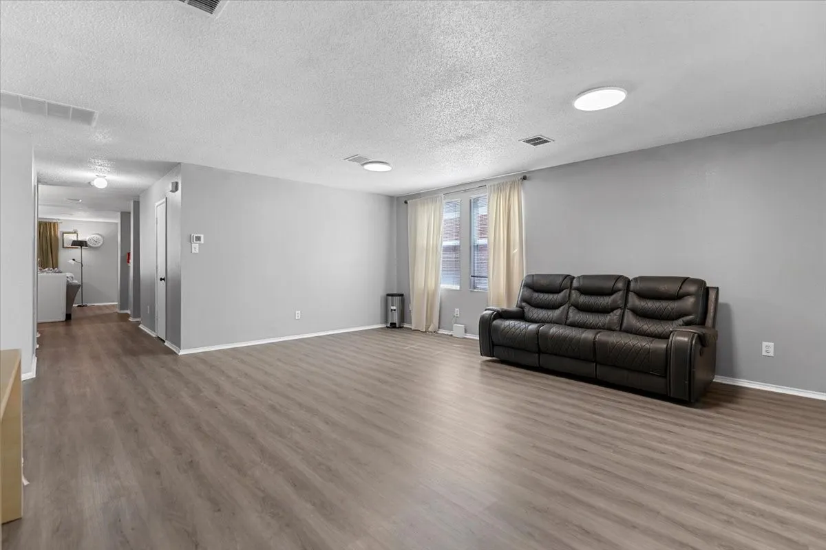 Single Family Residence For Rent in Collin County , 5401 Pandale Valley Drive, Mc Kinney, Texas 75071, 4 Bedroom, 3 Bathroom, 2 Garage spaces, 2,908 Sqft, built in 2003, mls#21297164, Real Estate Agent in Mc Kinney, Homes For Rent in Collin county, Homes For Rent in Mc Kinney, Realtor in Mc Kinney Texas, Real Estate Brokerage Independent Realty Texas, Luminita Cordes Realtor