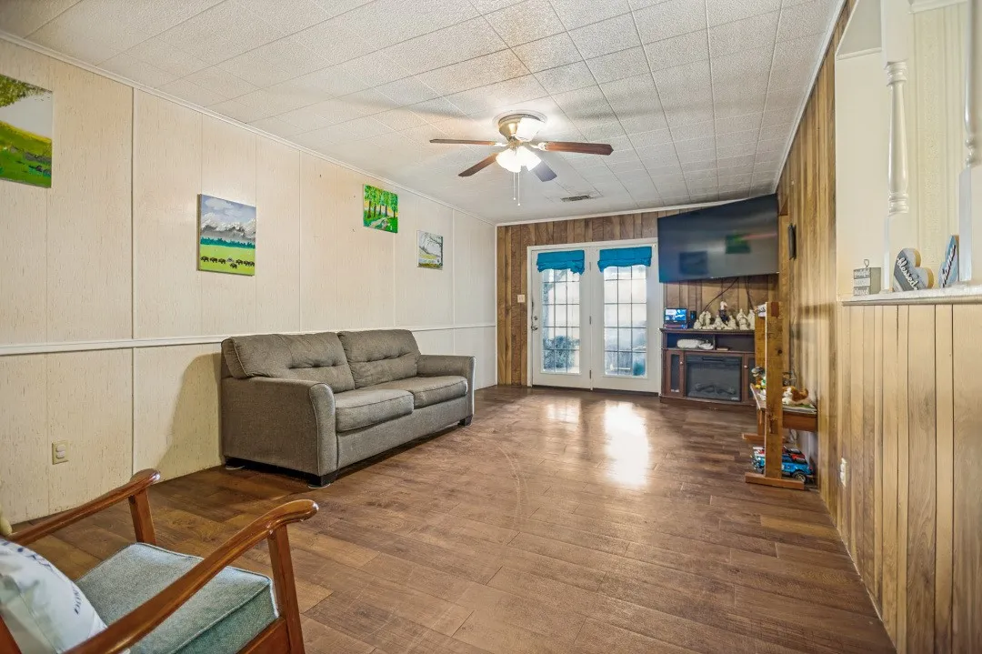 Single Family Residence For Sale in Freestone County , 683 US Highway 84 W, Teague, Texas 75860, 4 Bedrooms, 2 Bathrooms, Garage spaces, 2,304 Sqft, built in 1972, Price $539,999, mls#21301469, Real Estate Agent in Teague, Homes For Sale in Freestone county, Homes For Sale in Teague, Realtor in Teague Texas, Real Estate Brokerage Independent Realty Texas, Luminita Cordes Realtor