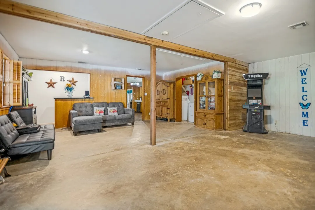 Single Family Residence For Sale in Freestone County , 683 US Highway 84 W, Teague, Texas 75860, 4 Bedrooms, 2 Bathrooms, Garage spaces, 2,304 Sqft, built in 1972, Price $539,999, mls#21301469, Real Estate Agent in Teague, Homes For Sale in Freestone county, Homes For Sale in Teague, Realtor in Teague Texas, Real Estate Brokerage Independent Realty Texas, Luminita Cordes Realtor